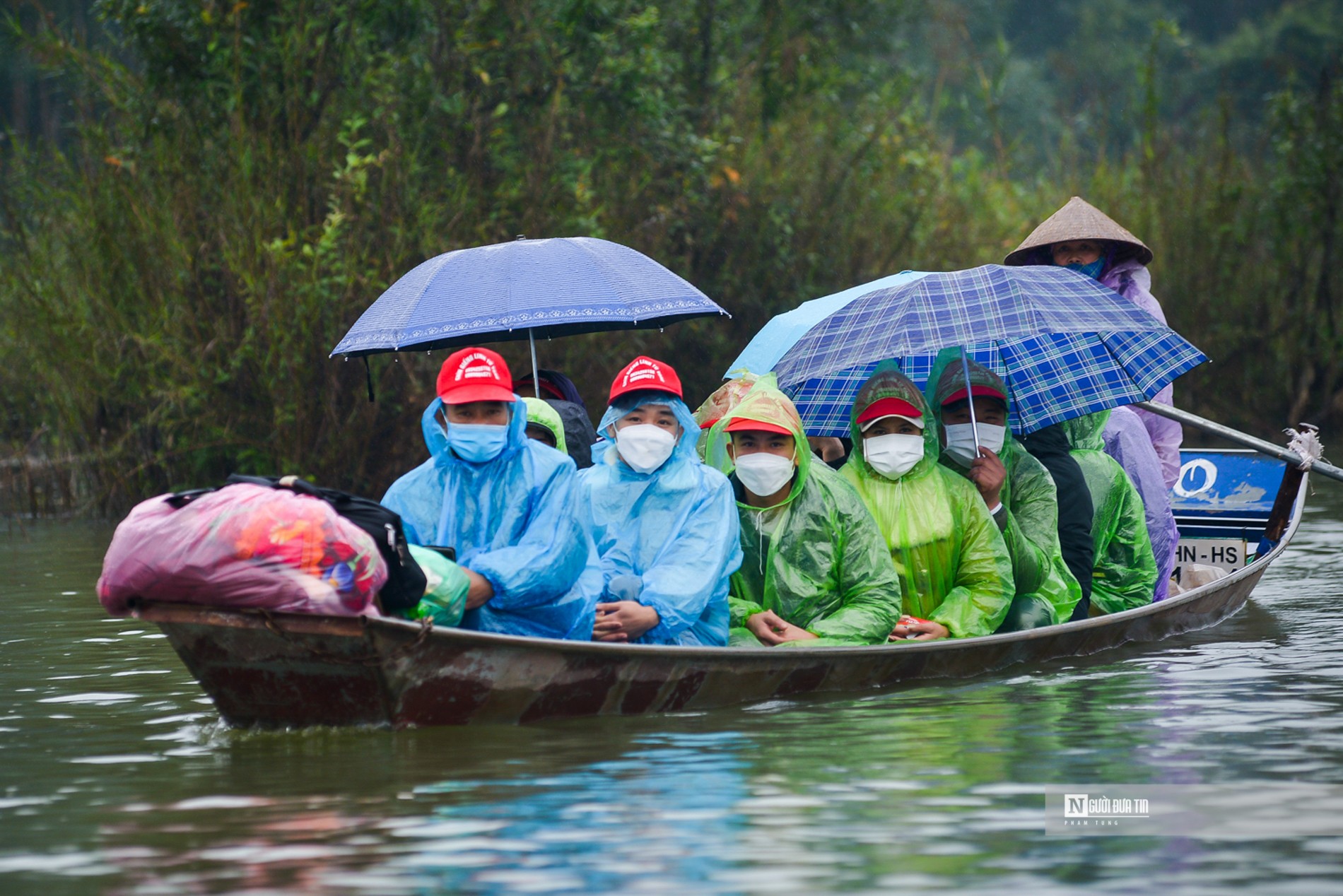 Dân sinh - Tấp nập du khách vãn cảnh chùa Hương ngày đầu mở cửa  (Hình 4).