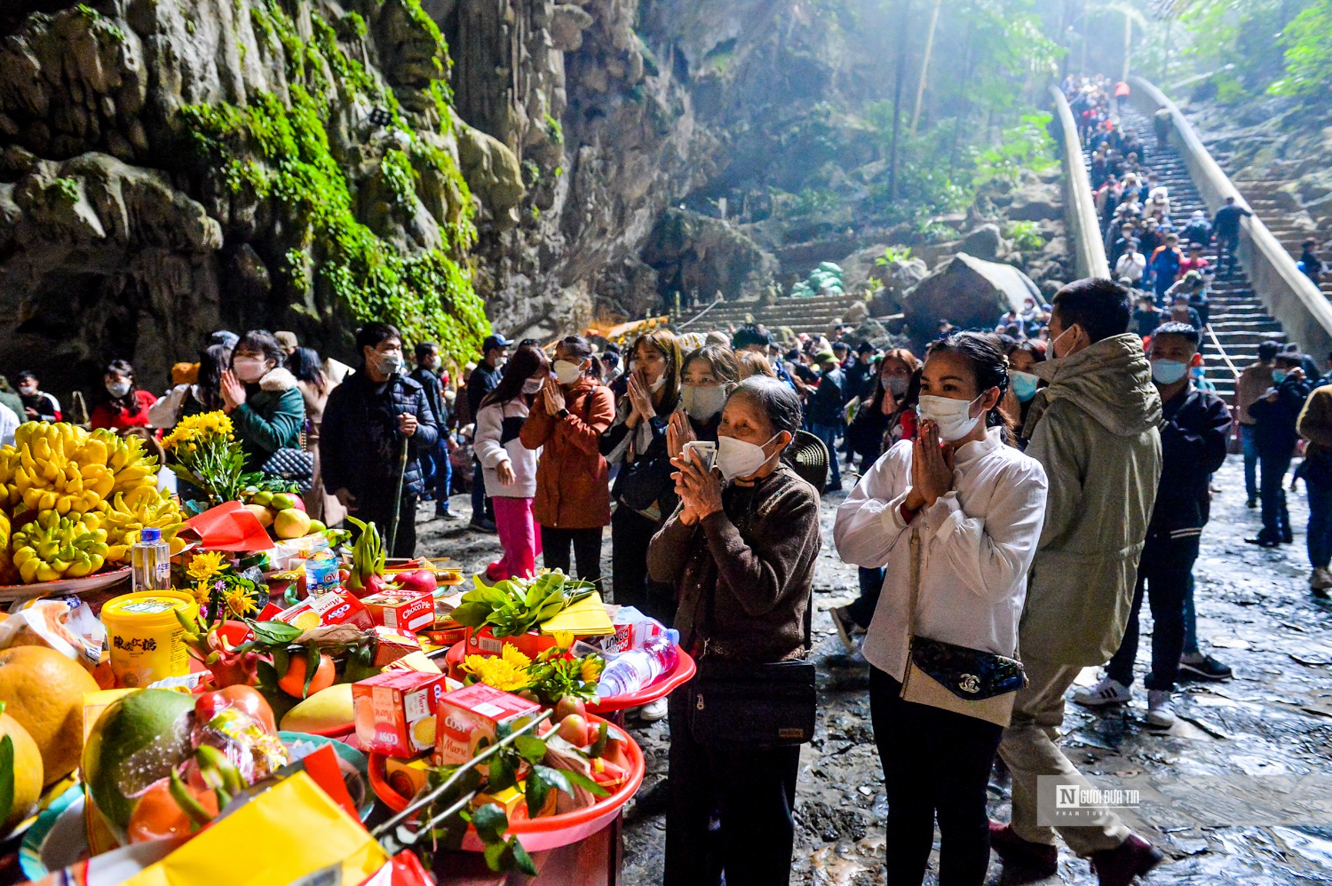 Dân sinh - Tấp nập du khách vãn cảnh chùa Hương ngày đầu mở cửa  (Hình 17).