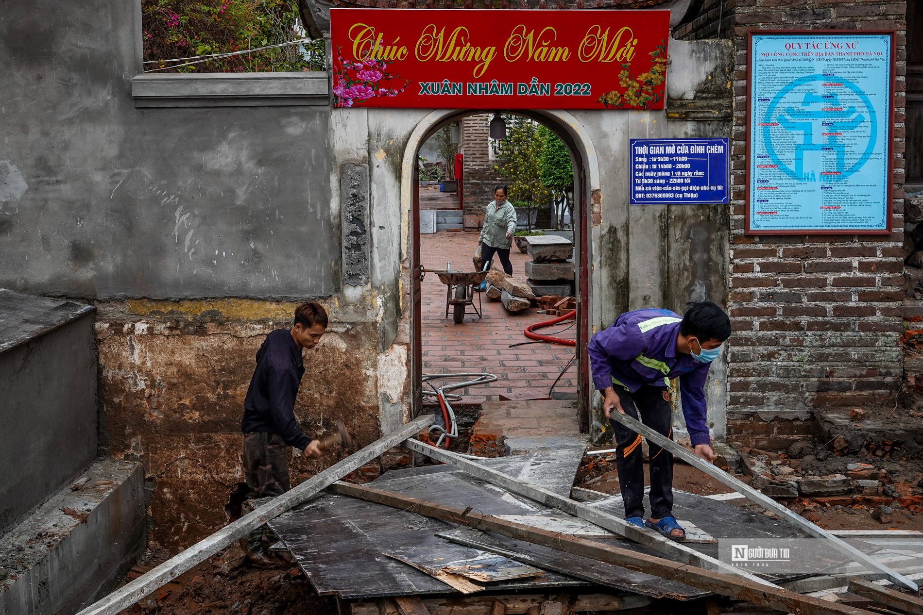 Văn hoá - Hà Nội: Người dân xót xa chặt bỏ cây đa lớn tại đình cổ 2.000 năm (Hình 16).