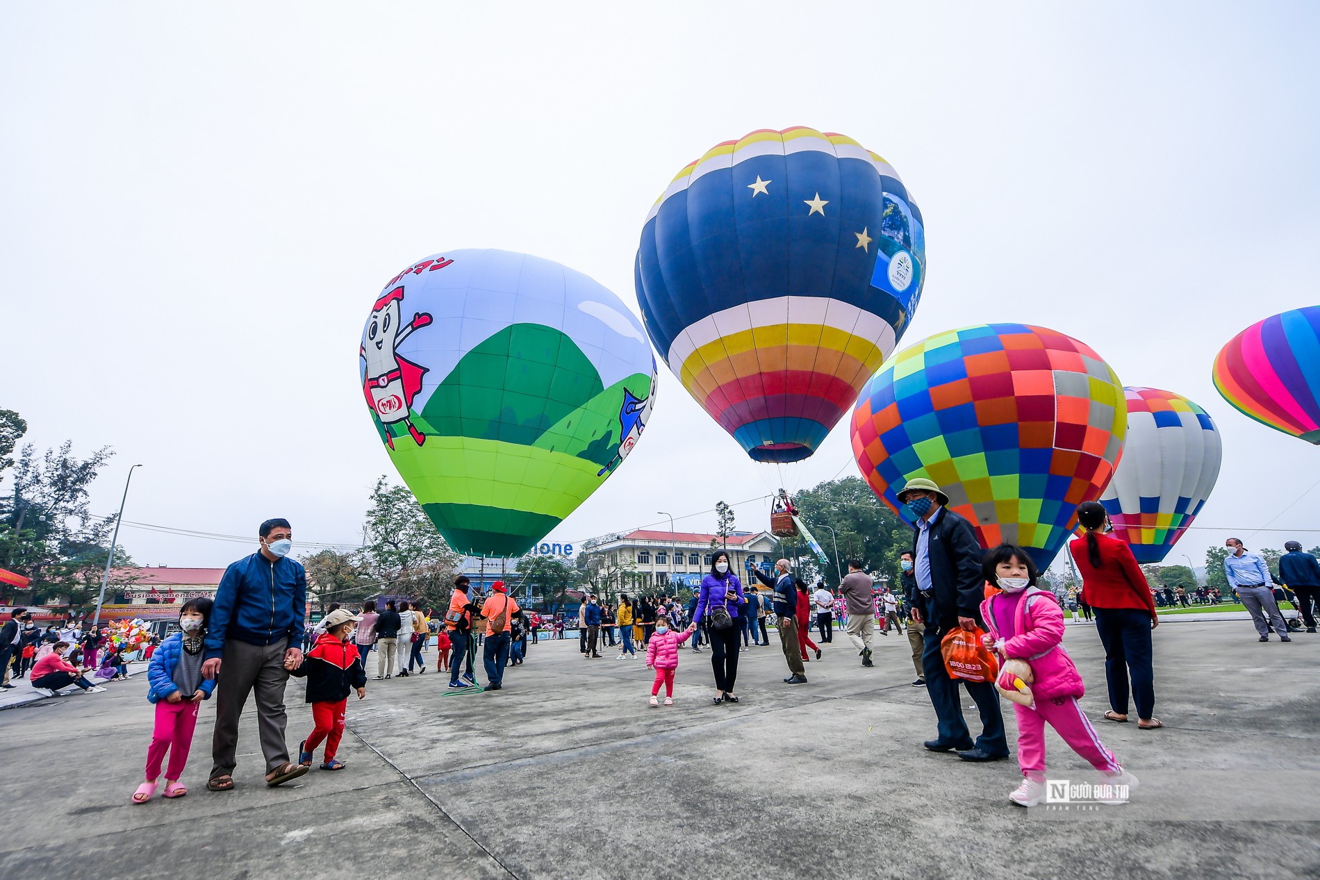 Văn hoá - Người dân thích thú tham gia lễ hội khinh khí cầu lớn nhất nước (Hình 7).