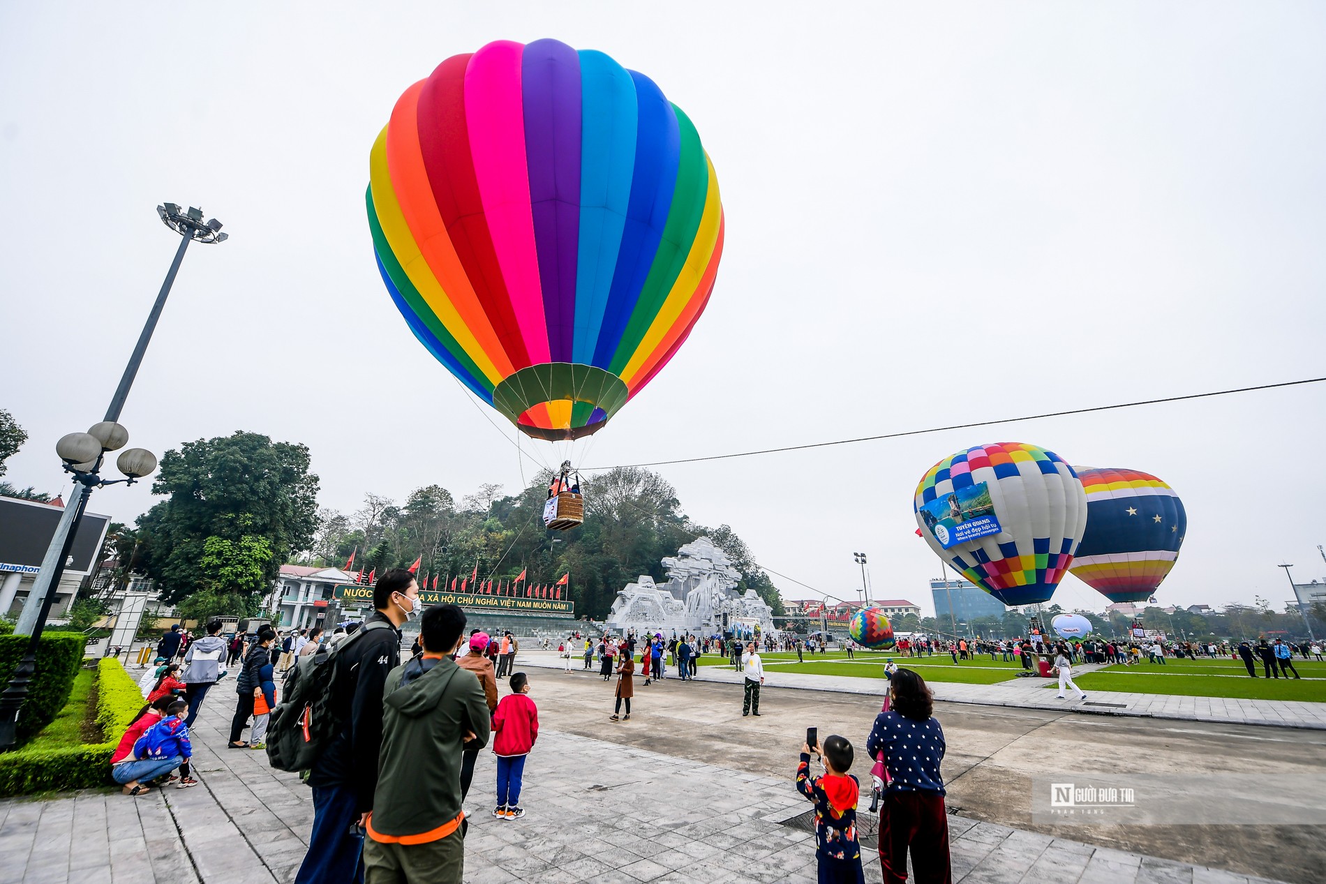 Văn hoá - Người dân thích thú tham gia lễ hội khinh khí cầu lớn nhất nước (Hình 8).