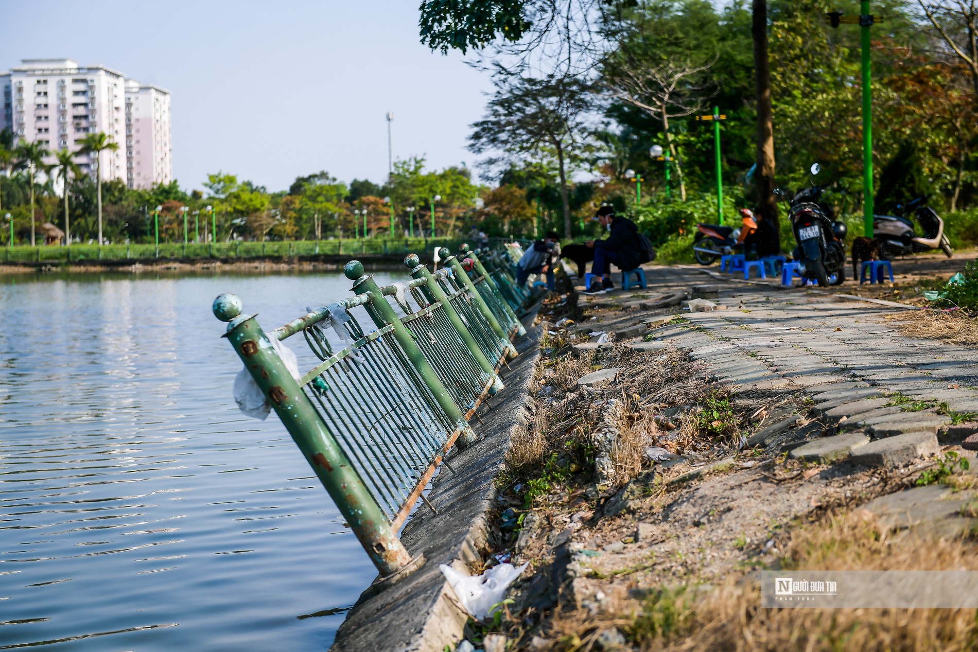 Dân sinh - Hà Nội:  Bên trong công viên 70 tỷ bỏ hoang, xuống cấp nghiêm trọng (Hình 10).