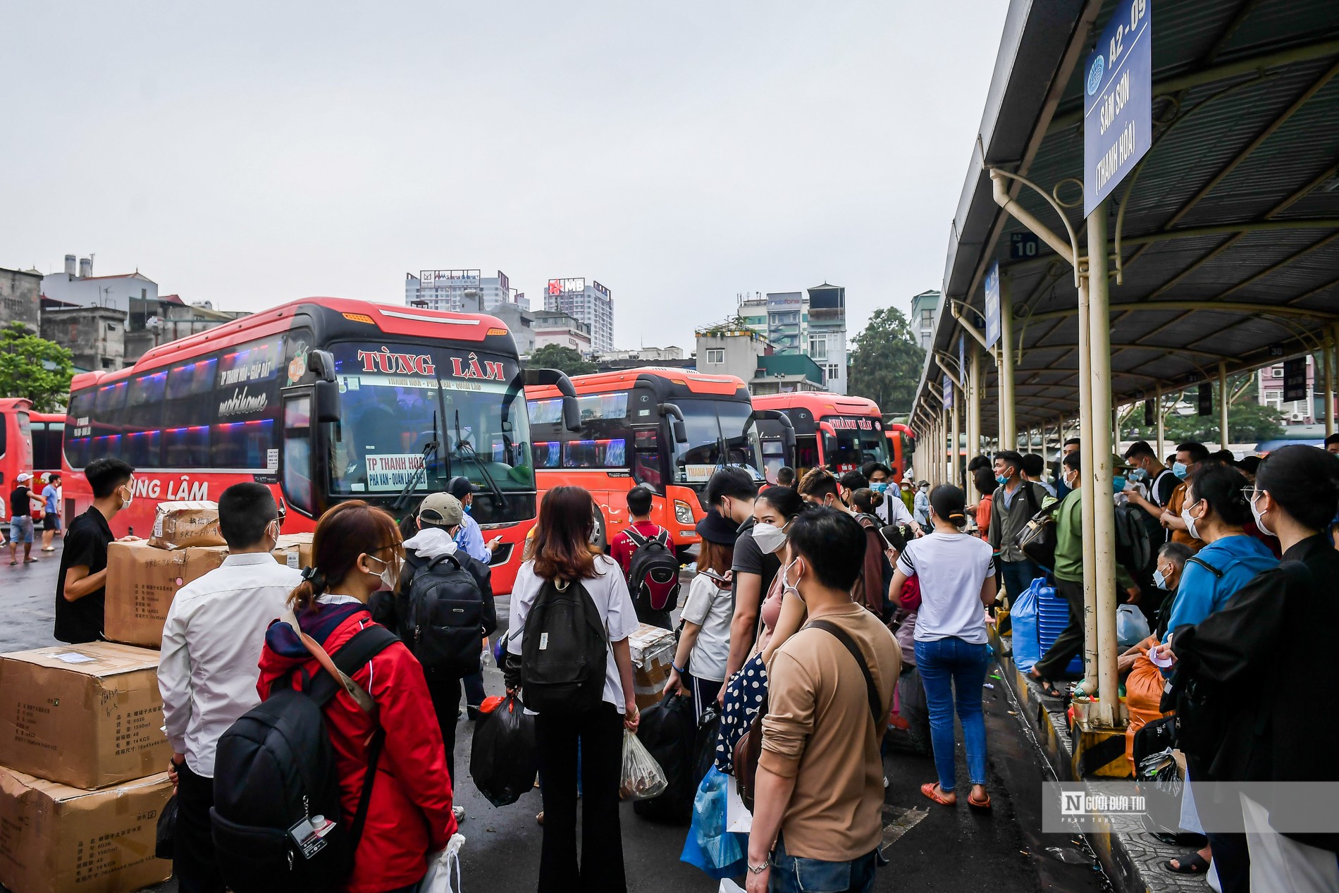 Dân sinh - Người dân chen chân mua vé về quê dịp nghỉ lễ 30/4 – 1/5 (Hình 14).