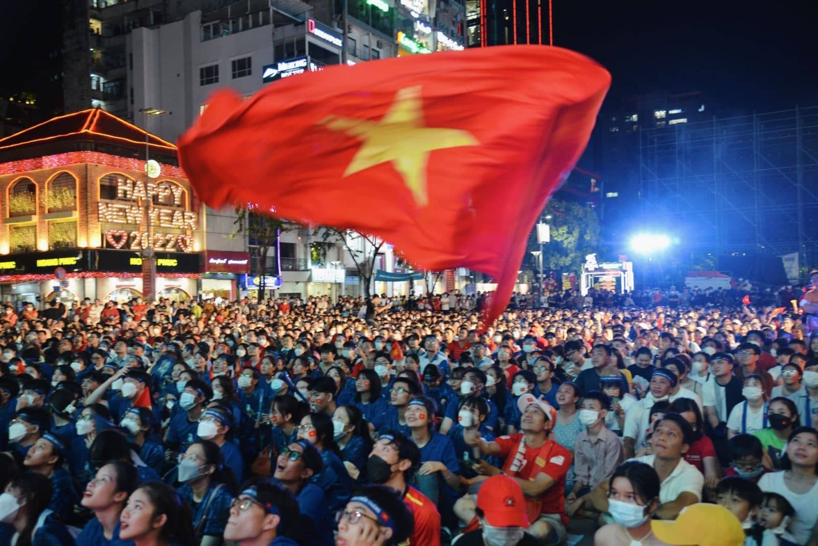 Bóng đá Việt Nam - CĐV “cháy hết mình” cổ vũ trận bán kết SEA Games Việt Nam – Malaysia  (Hình 3).