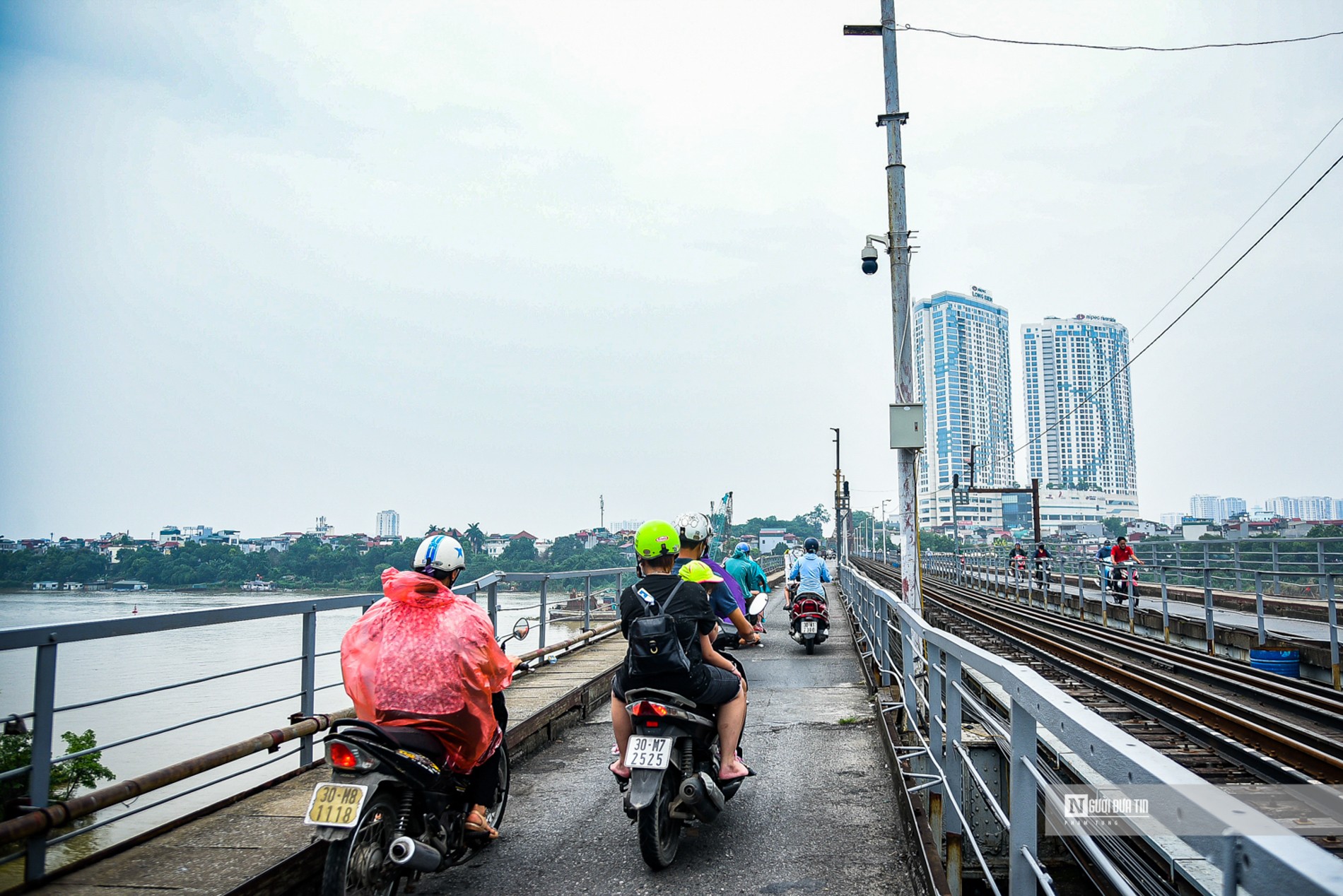 Dân sinh - Lắp thêm hàng loạt camera phạt nguội trên cầu Long Biên (Hình 4).