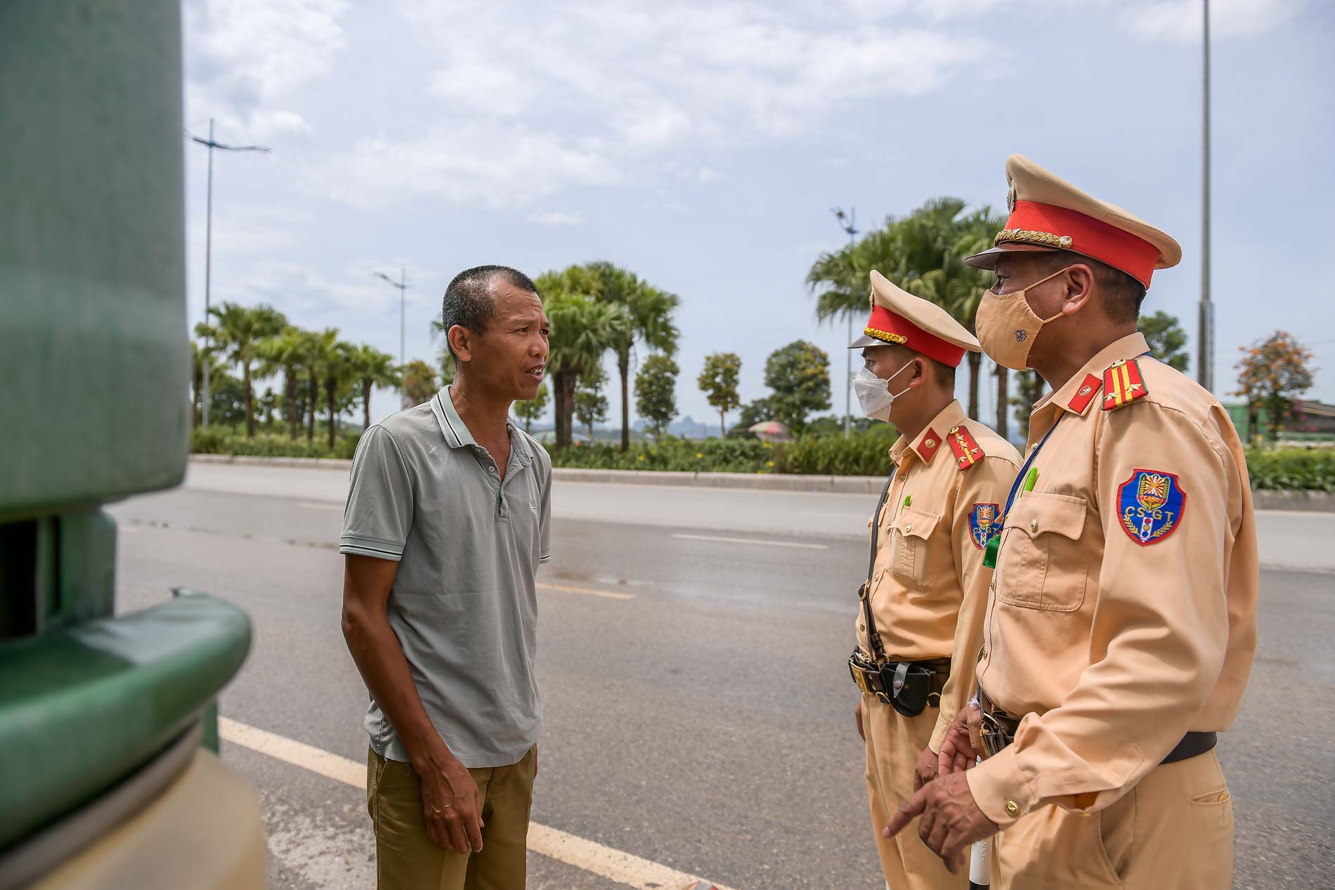 Dân sinh - Quảng Ninh: CSGT ra quân xử lý xe quá khổ quá tải (Hình 8).