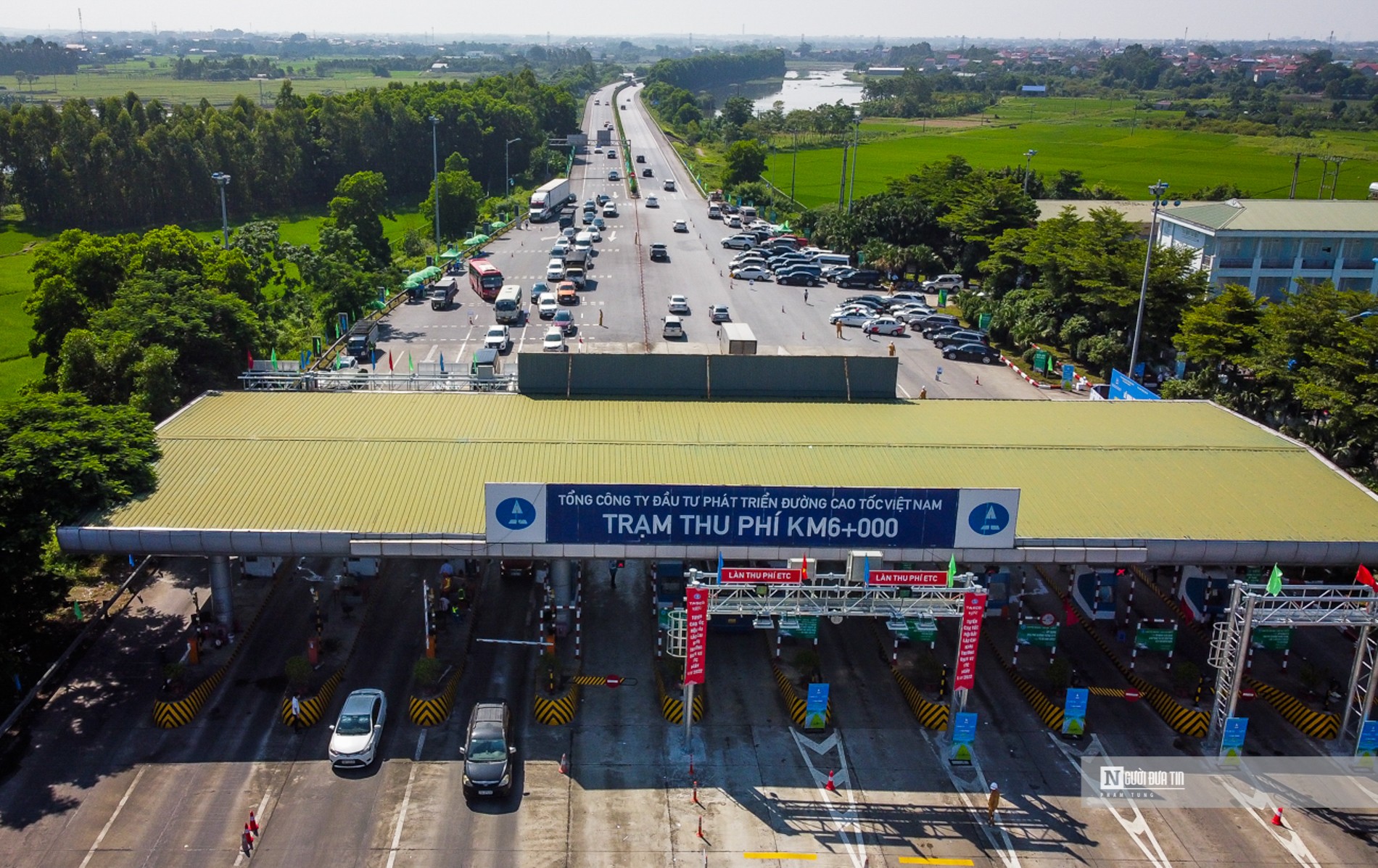 Sự kiện - Cao tốc Hà Nội - Lào Cai ùn ứ ngày đầu hoàn toàn thu phí không dừng (Hình 8).