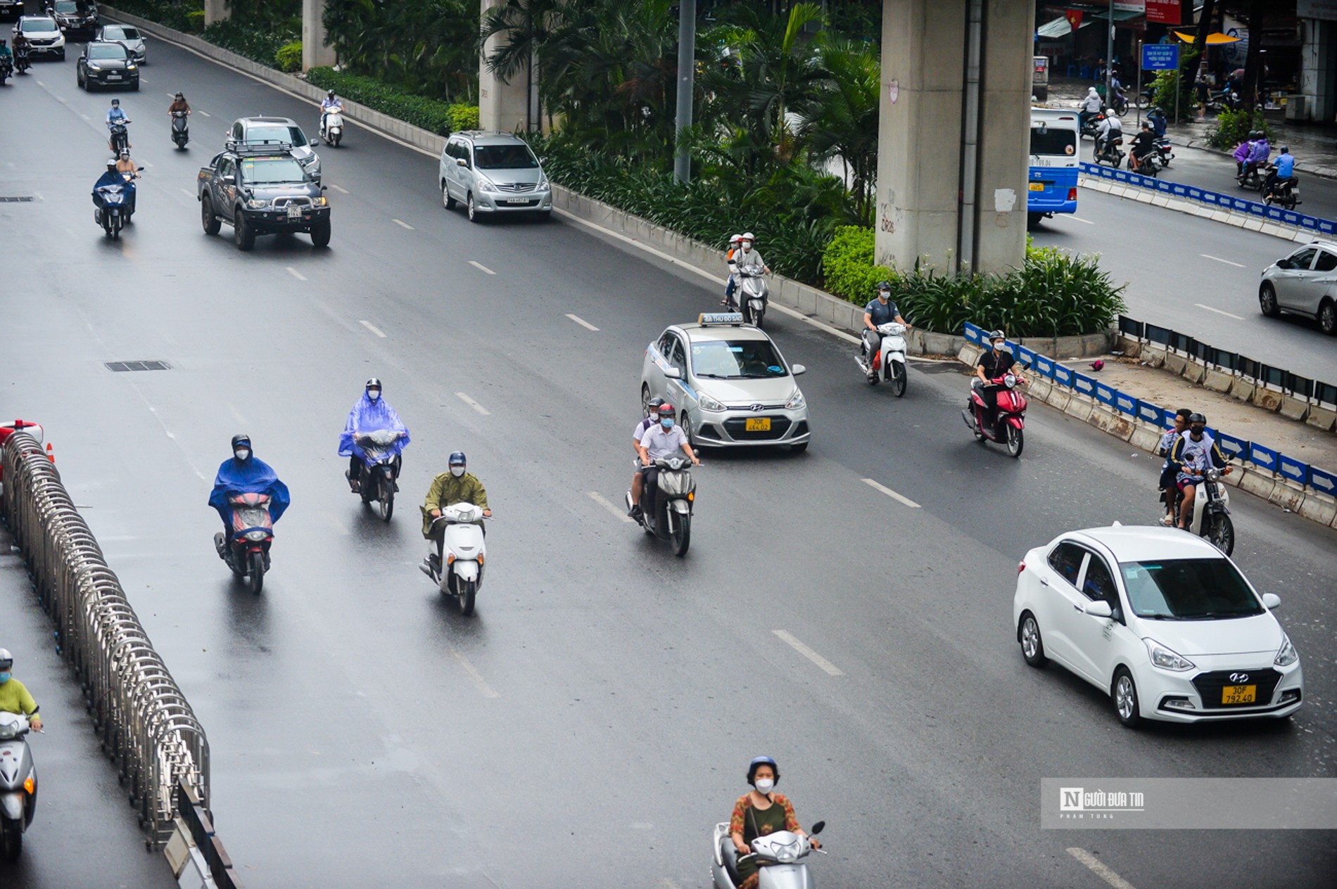 Dân sinh - Hà Nội: Nhiều xe sai làn ngày đầu đường Nguyễn Trãi lắp dải phân cách (Hình 3).