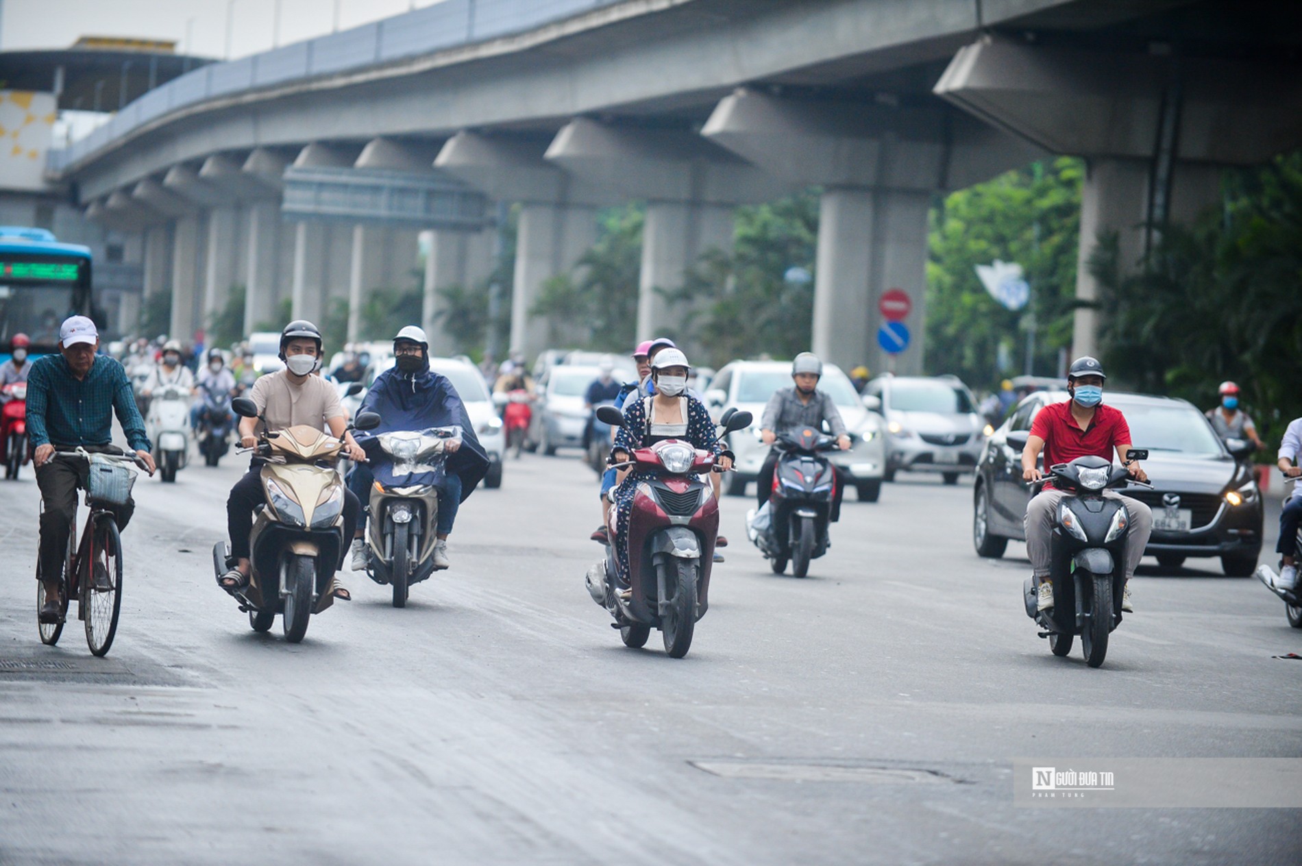 Dân sinh - Hà Nội: Nhiều xe sai làn ngày đầu đường Nguyễn Trãi lắp dải phân cách (Hình 7).