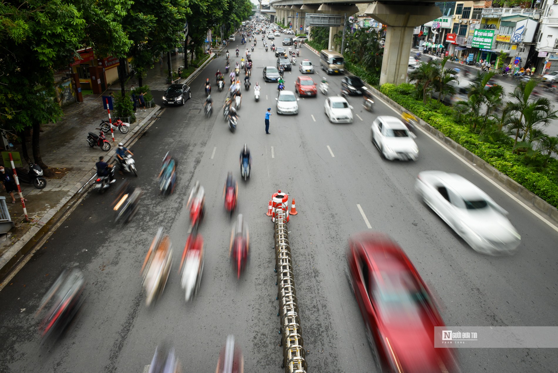 Dân sinh - Hà Nội: Nhiều xe sai làn ngày đầu đường Nguyễn Trãi lắp dải phân cách (Hình 2).