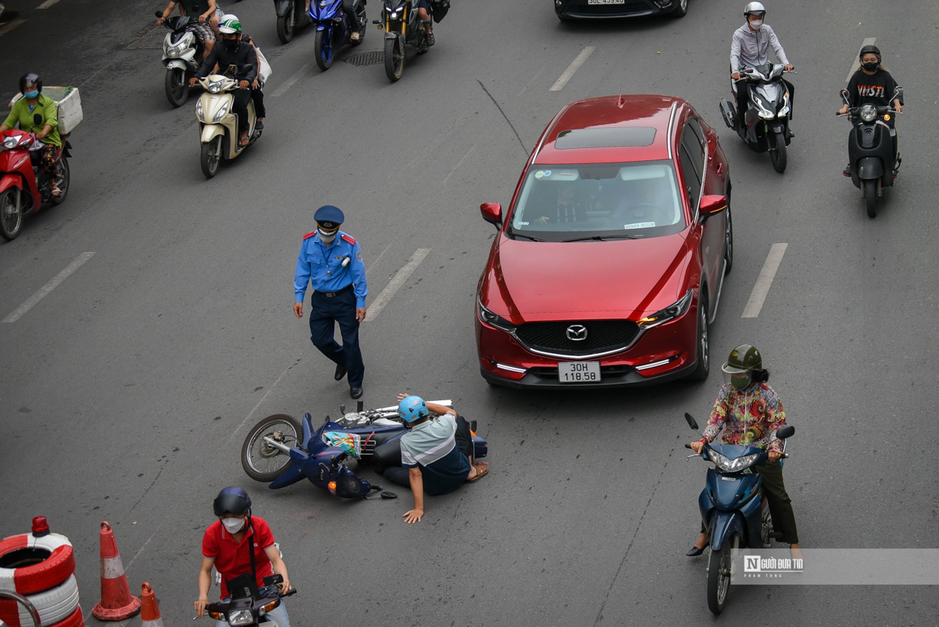 Dân sinh - Hà Nội: Nhiều xe sai làn ngày đầu đường Nguyễn Trãi lắp dải phân cách (Hình 6).