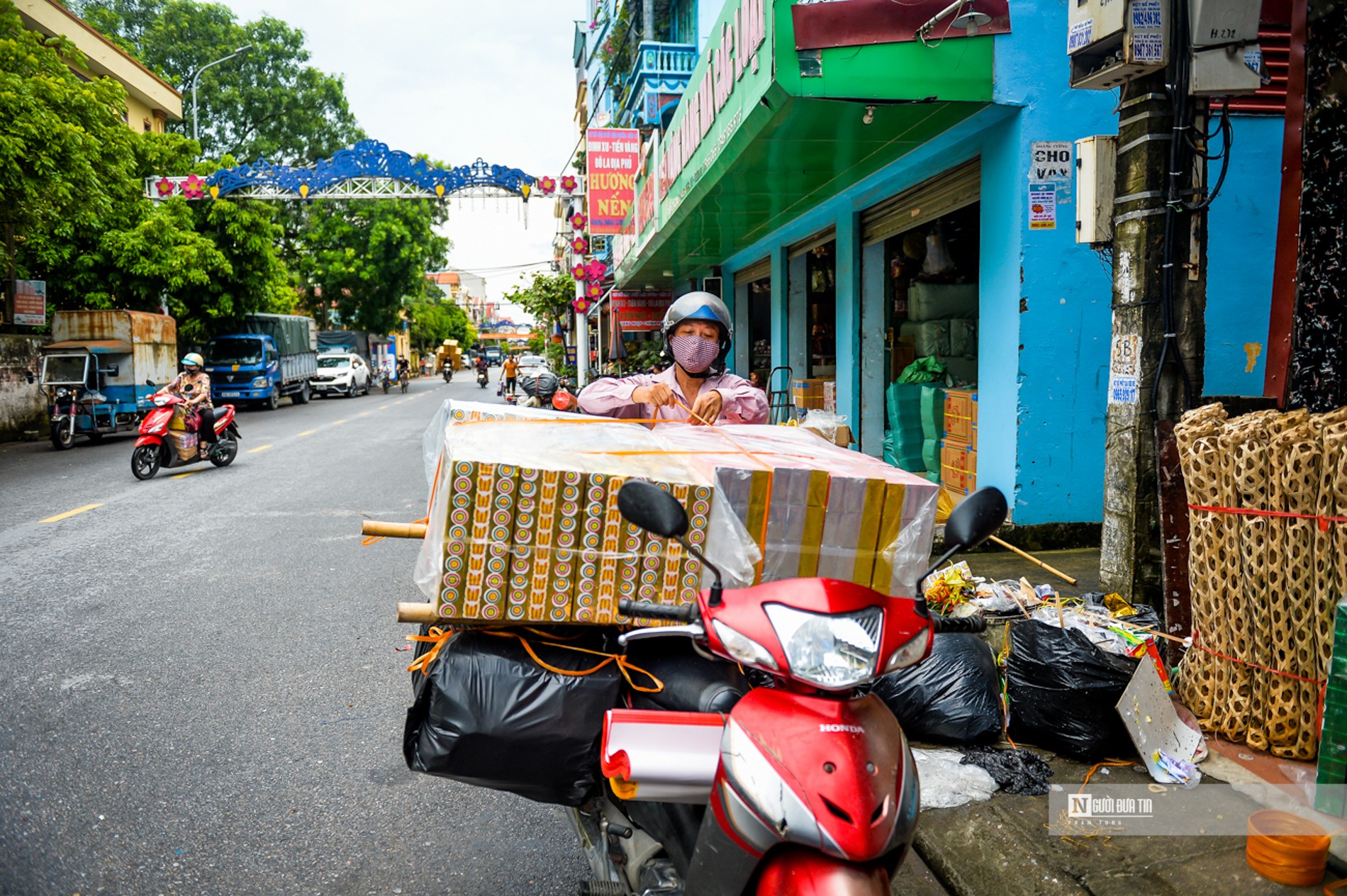 Dân sinh - 'Thủ phủ' vàng mã nhộn nhịp trước rằm tháng 7