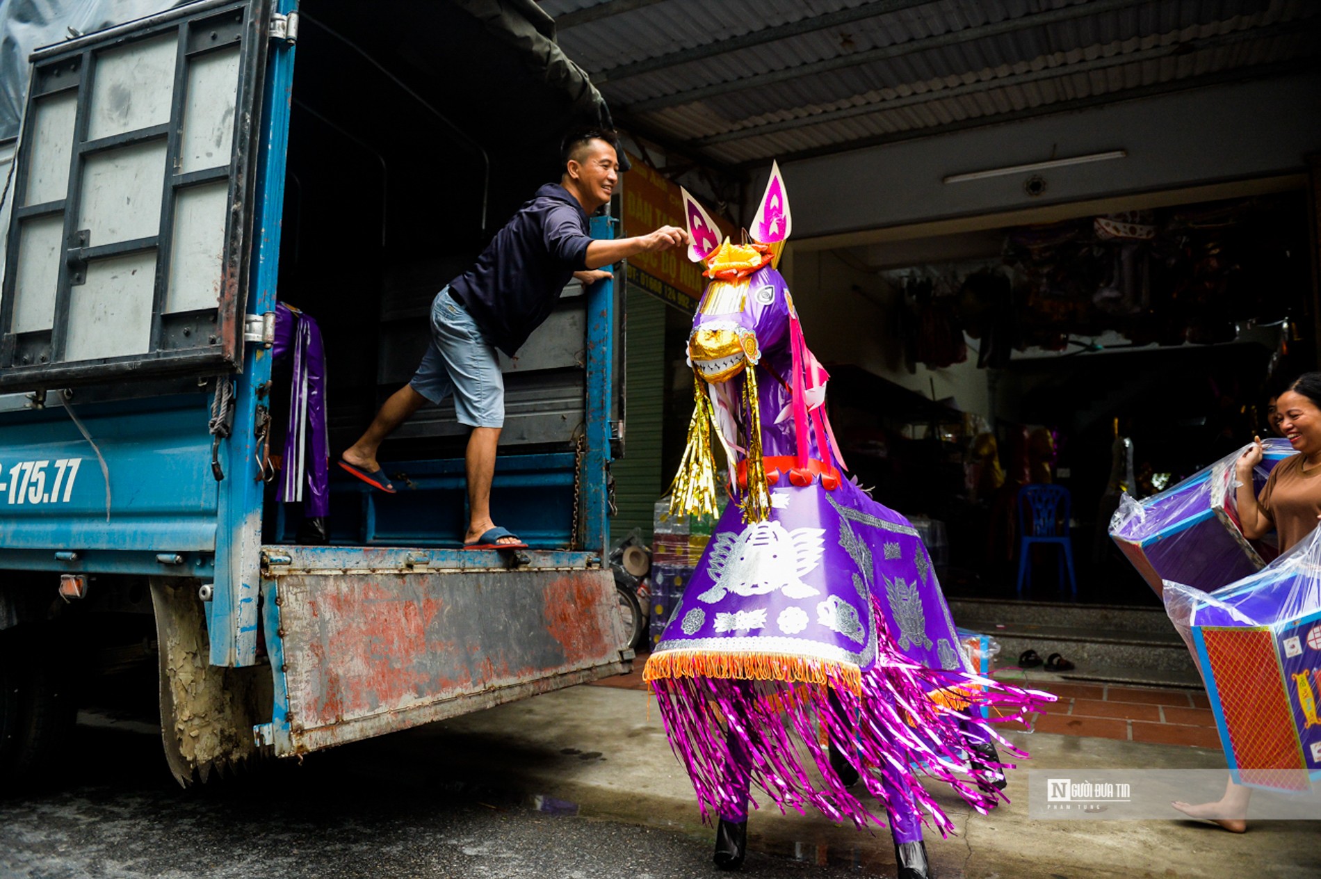 Dân sinh - 'Thủ phủ' vàng mã nhộn nhịp trước rằm tháng 7 (Hình 2).