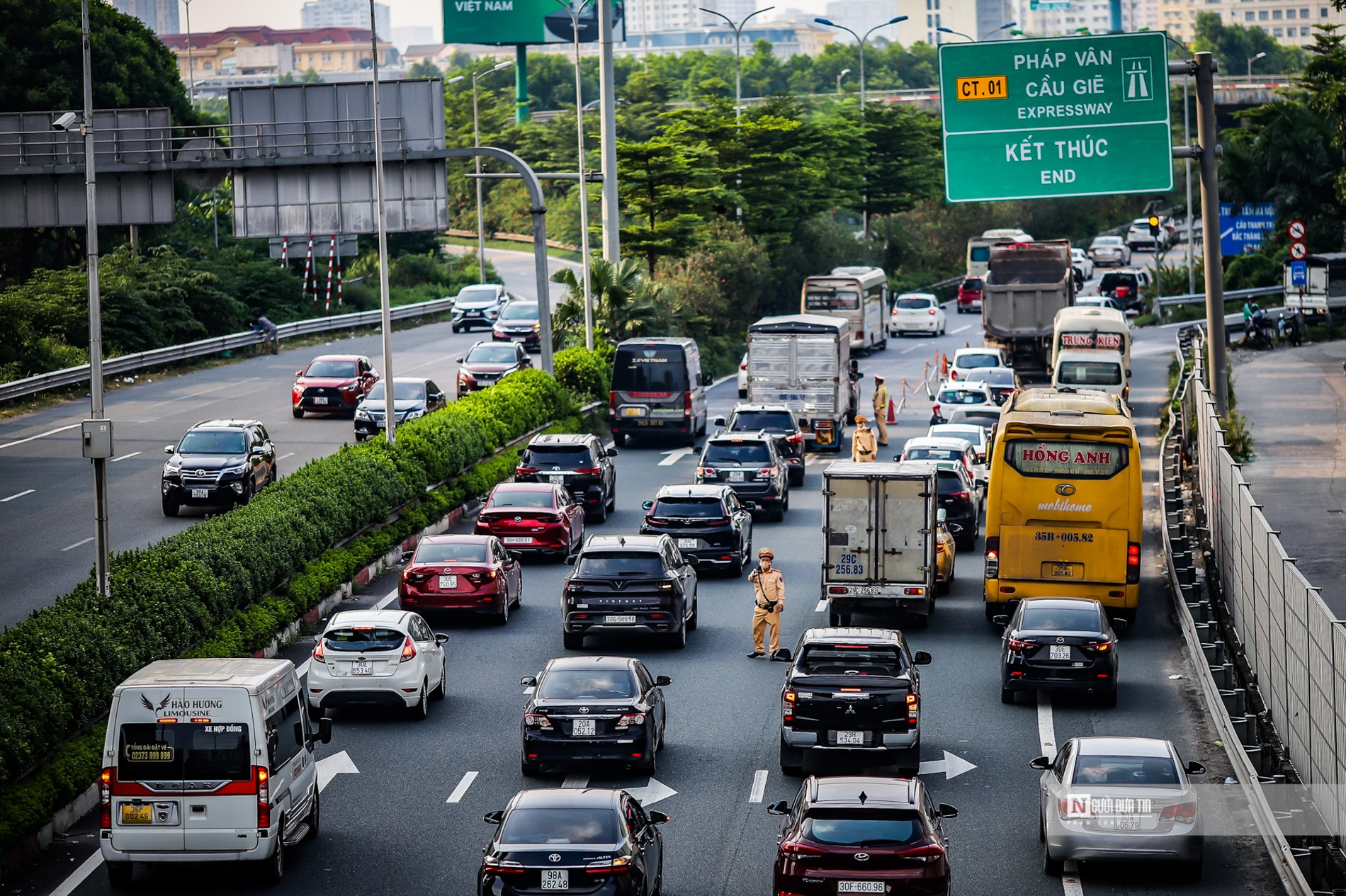 Dân sinh - Người dân trở lại thành phố sớm, cửa ngõ Thủ đô ùn tắc kéo dài (Hình 2).