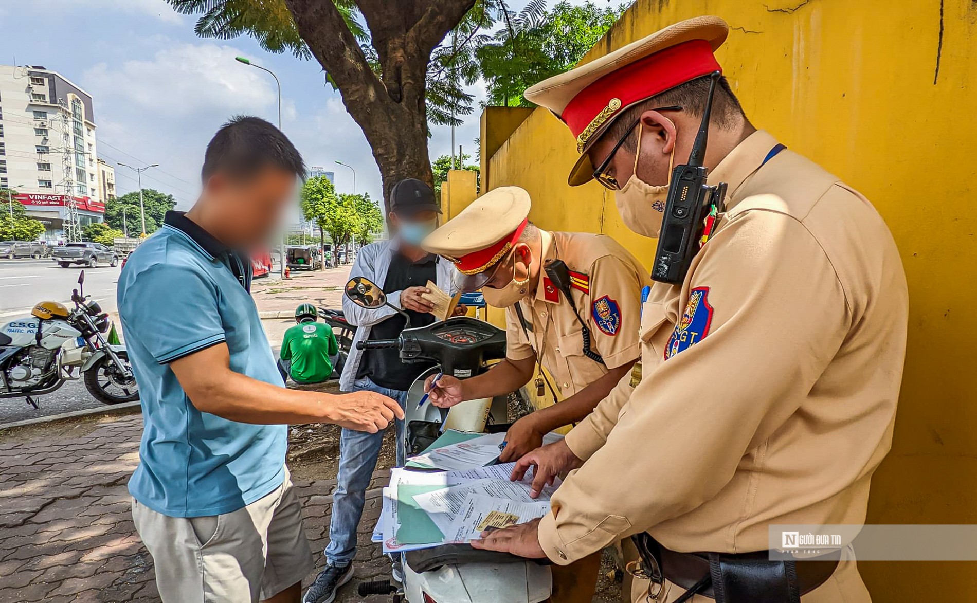 Dân sinh - Hà Nội: Xử phạt nhiều phương tiện đi vào làn khẩn cấp đường Vành Đai 3 (Hình 3).