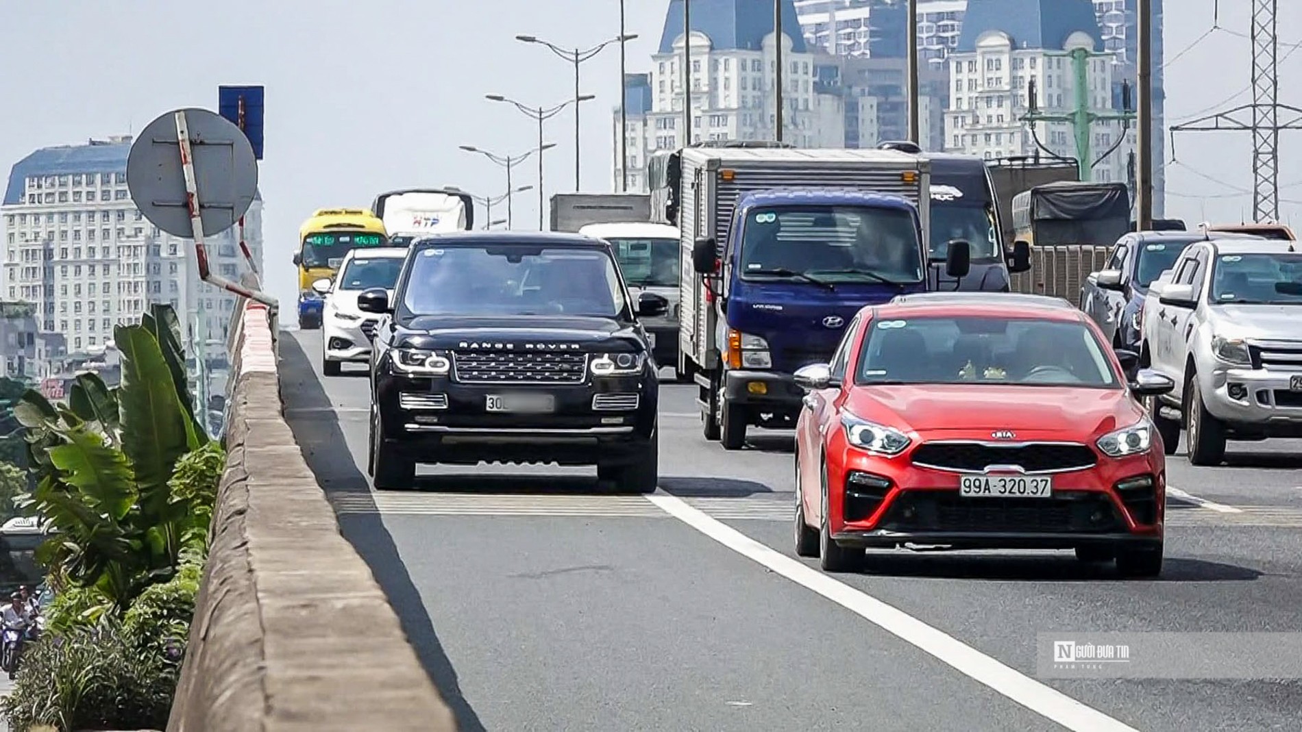 Dân sinh - Hà Nội: Xử phạt nhiều phương tiện đi vào làn khẩn cấp đường Vành Đai 3 (Hình 6).