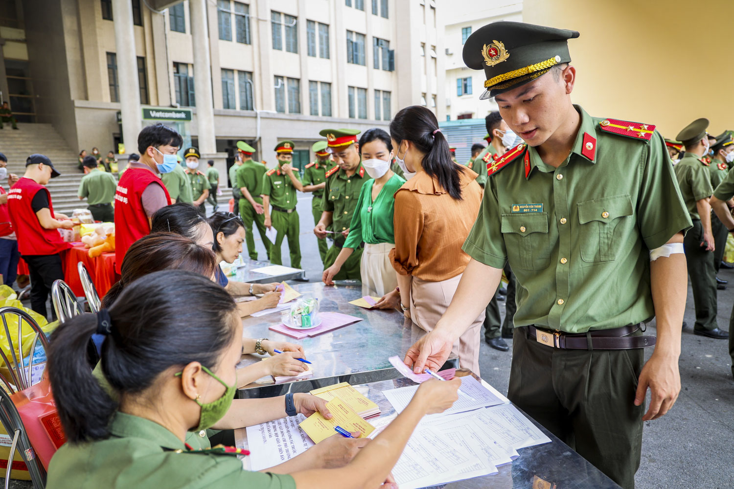 Sự kiện - Thanh niên Công an Hà Nội tham gia hiến máu tình nguyện