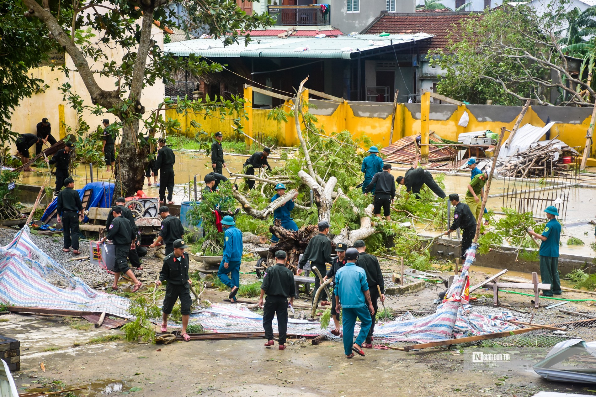 Sự kiện - CSCĐ Trung bộ nhanh chóng khắc phục hậu quả sau bão số 4 (Hình 3).