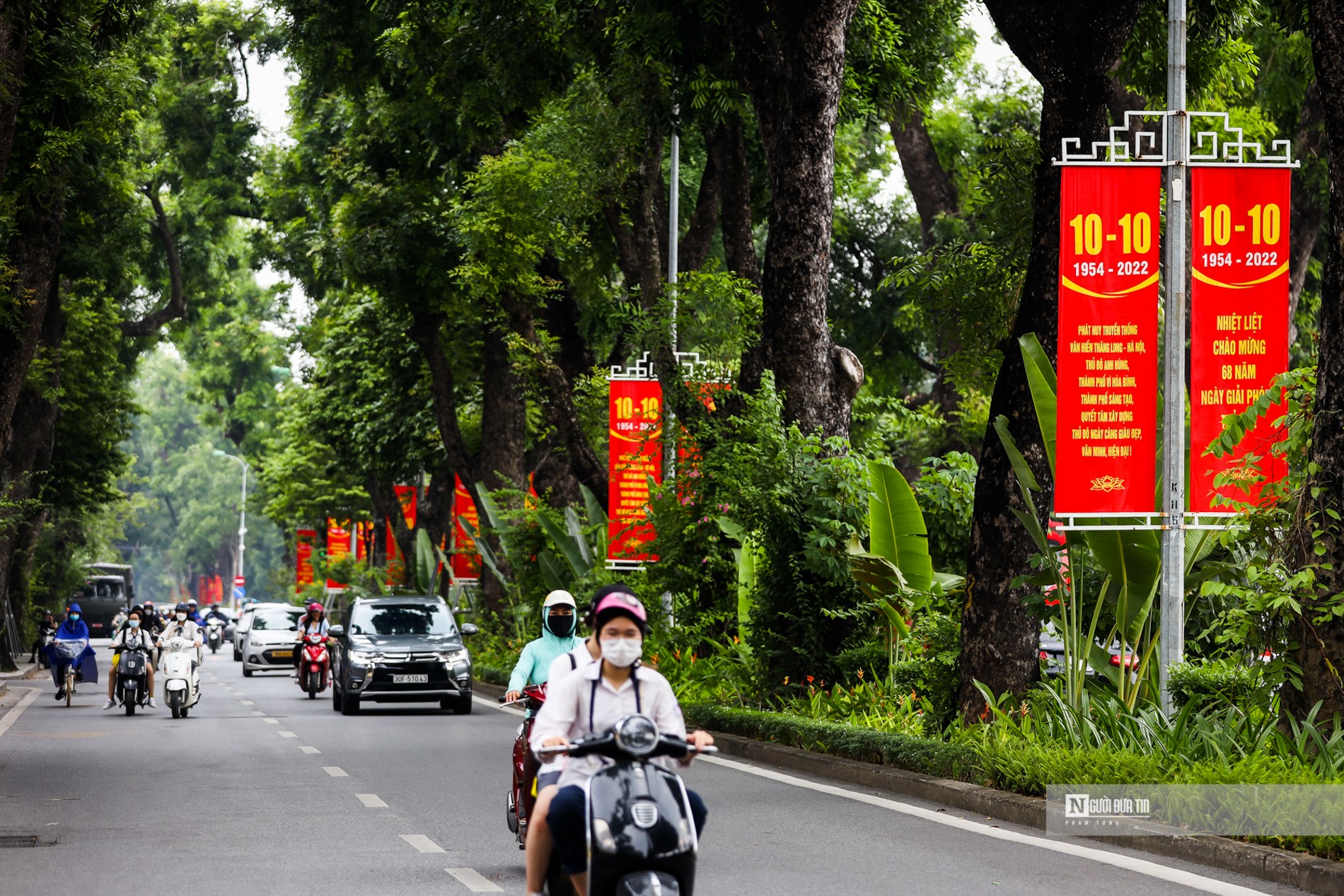 Sự kiện - Đường phố trang hoàng cờ hoa chào mừng ngày Giải phóng Thủ đô (Hình 7).