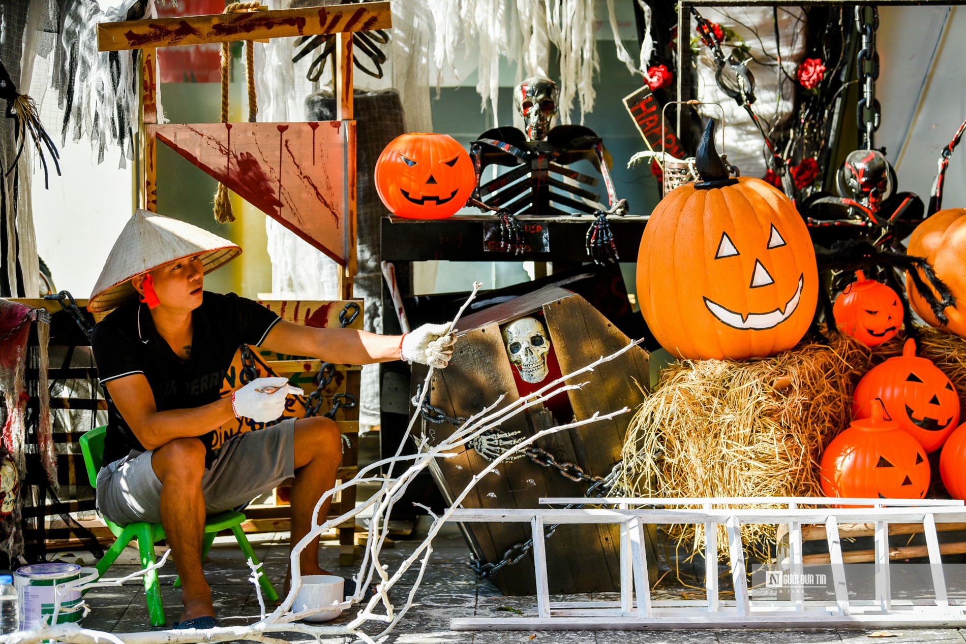 Dân sinh - Hàng Mã ngập tràn đồ chơi kinh dị mùa Halloween (Hình 7).