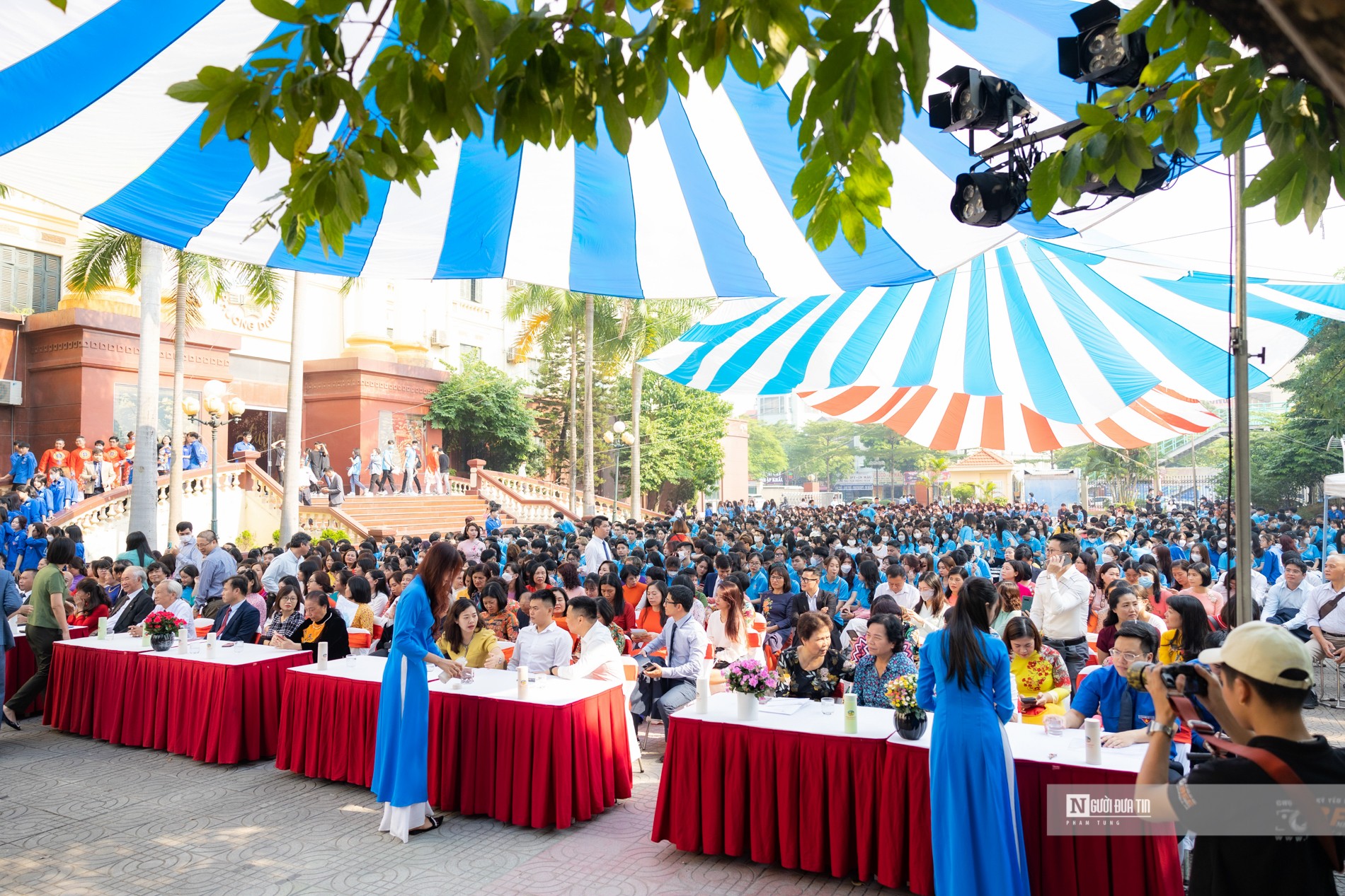 Giáo dục - Trung Quân Idol 'đốt cháy' sân khấu lễ khai giảng cùng hơn 2000 sinh viên