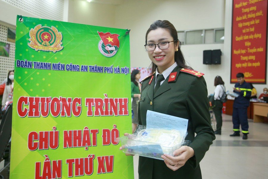 Dân sinh - Những nữ công an Hà Nội xinh đẹp, hiến máu cứu người (Hình 4).