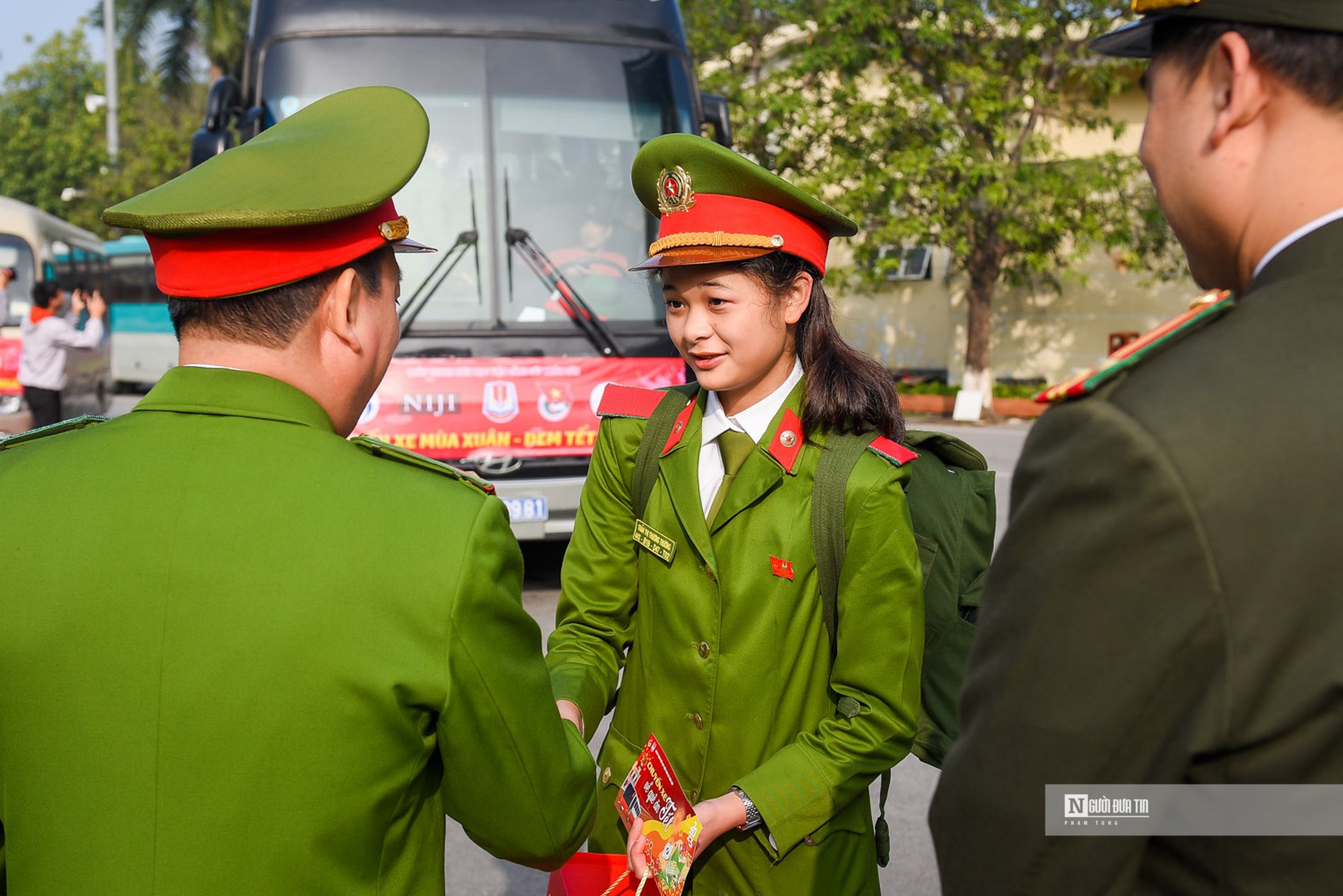 Sự kiện - Chuyến xe mùa Xuân đưa hàng trăm học viên CSND về quê đón Tết (Hình 7).