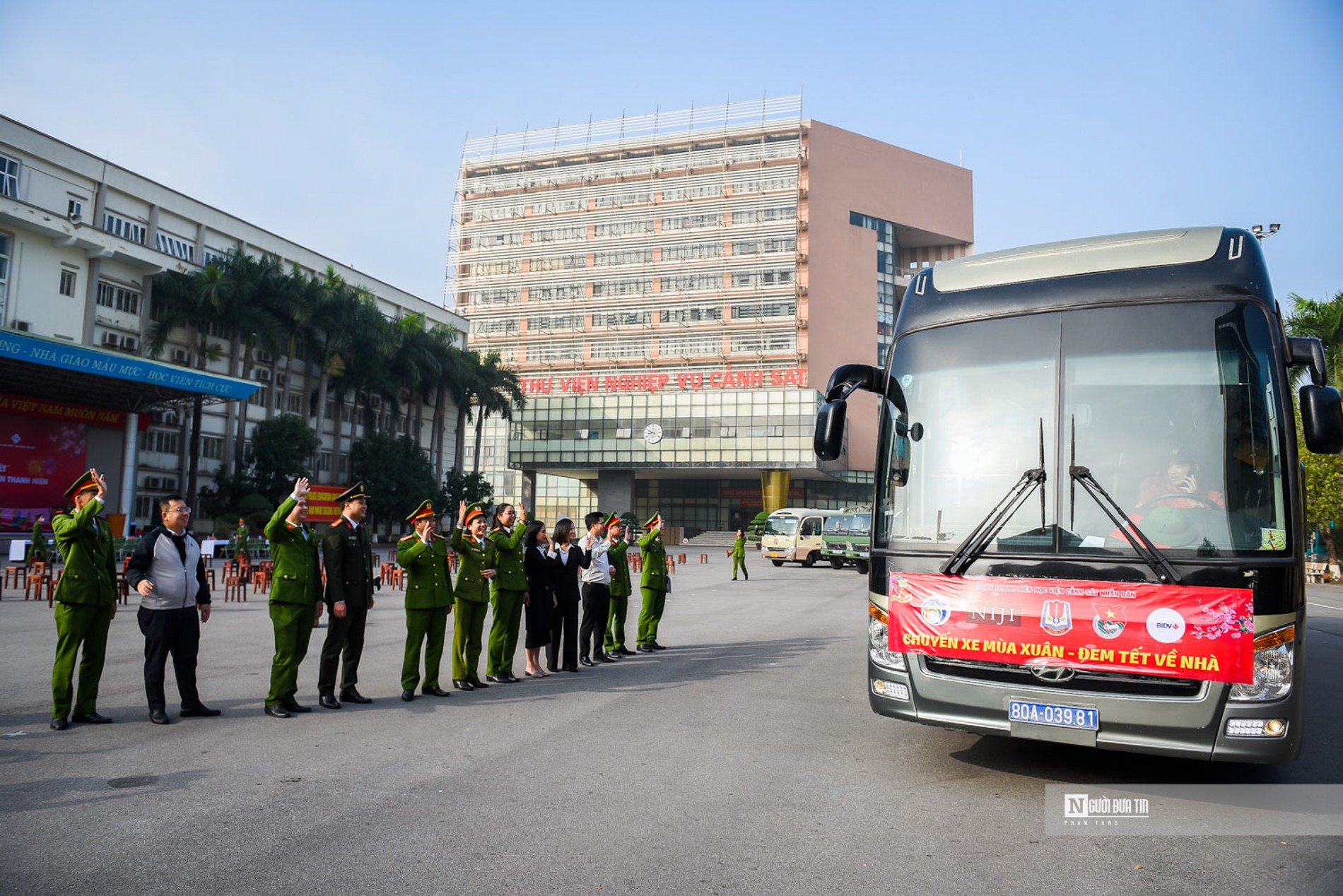 Sự kiện - Chuyến xe mùa Xuân đưa hàng trăm học viên CSND về quê đón Tết (Hình 10).