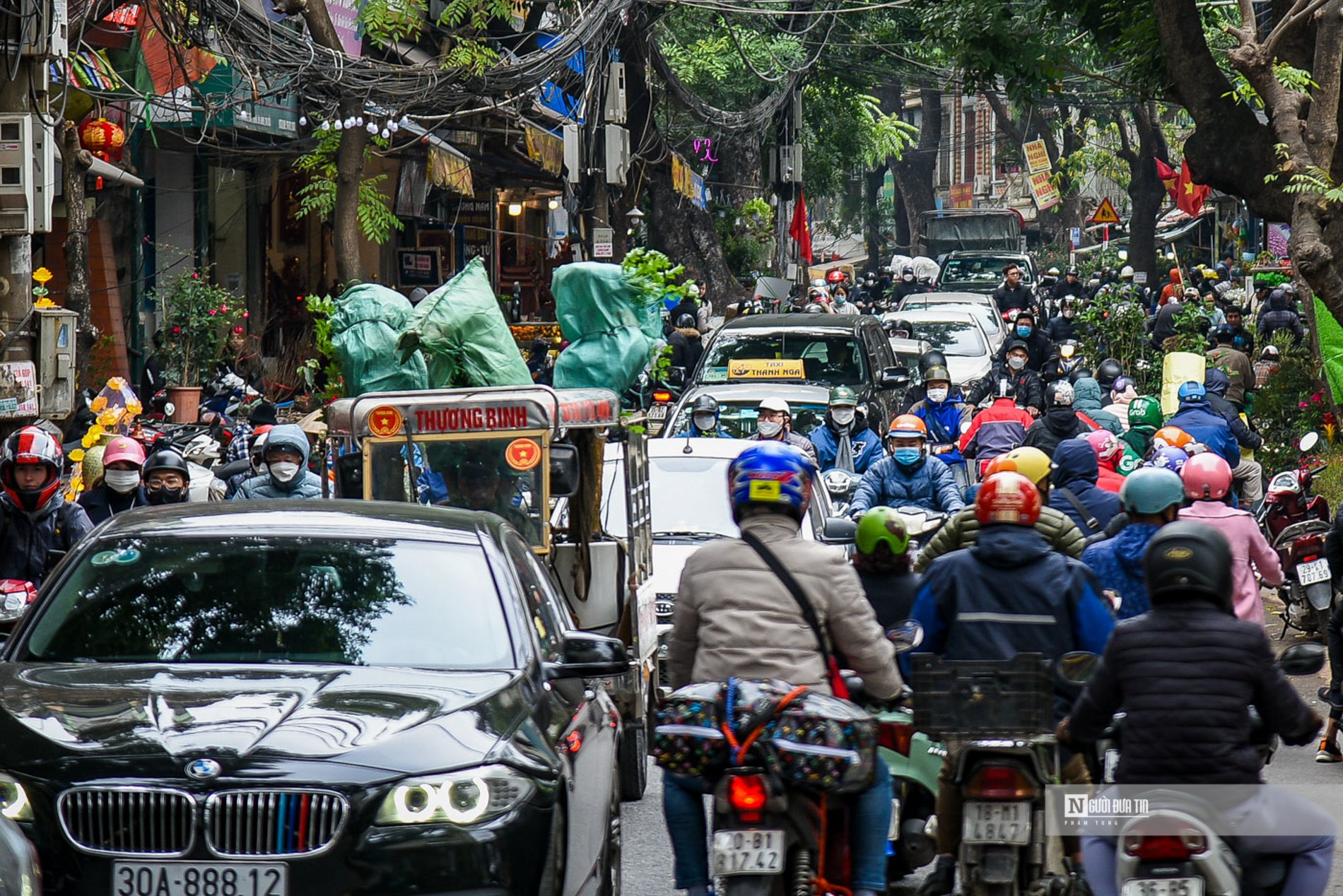 Kết nối - Chợ hoa phố Hoàng Hoa Thám nhộn ngày cuối năm