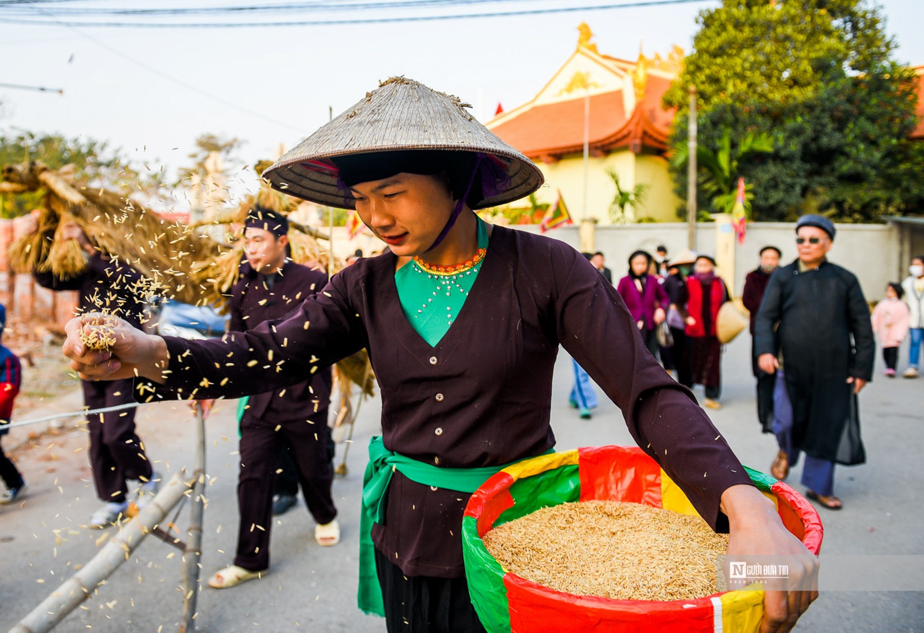 Dân sinh - Lễ hội trâu rơm, bò rạ - nét đặc trưng của cư dân lúa nước (Hình 4).