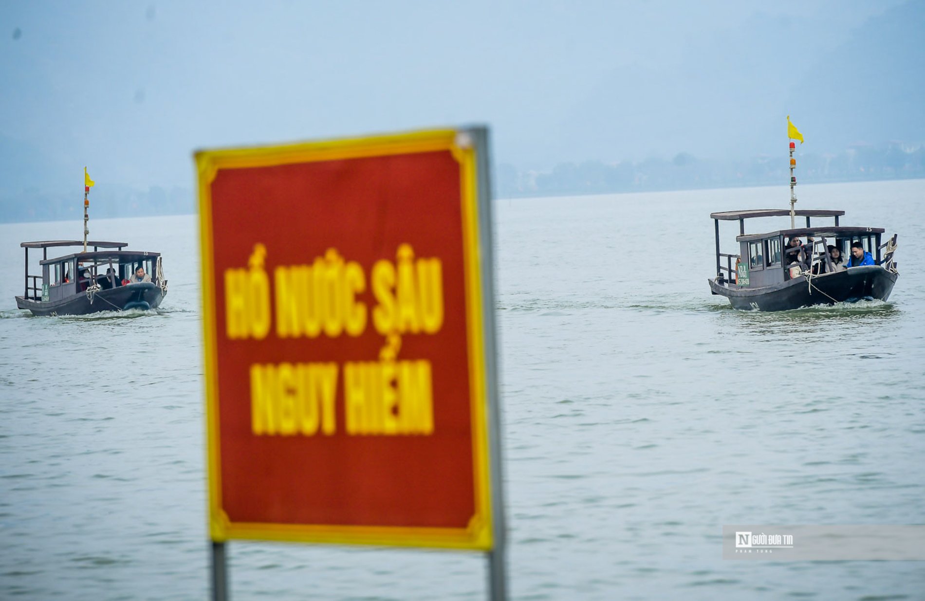 Văn hoá - 'Biển người' chen lấn đi lễ đầu năm tại chùa Tam Chúc (Hình 11).