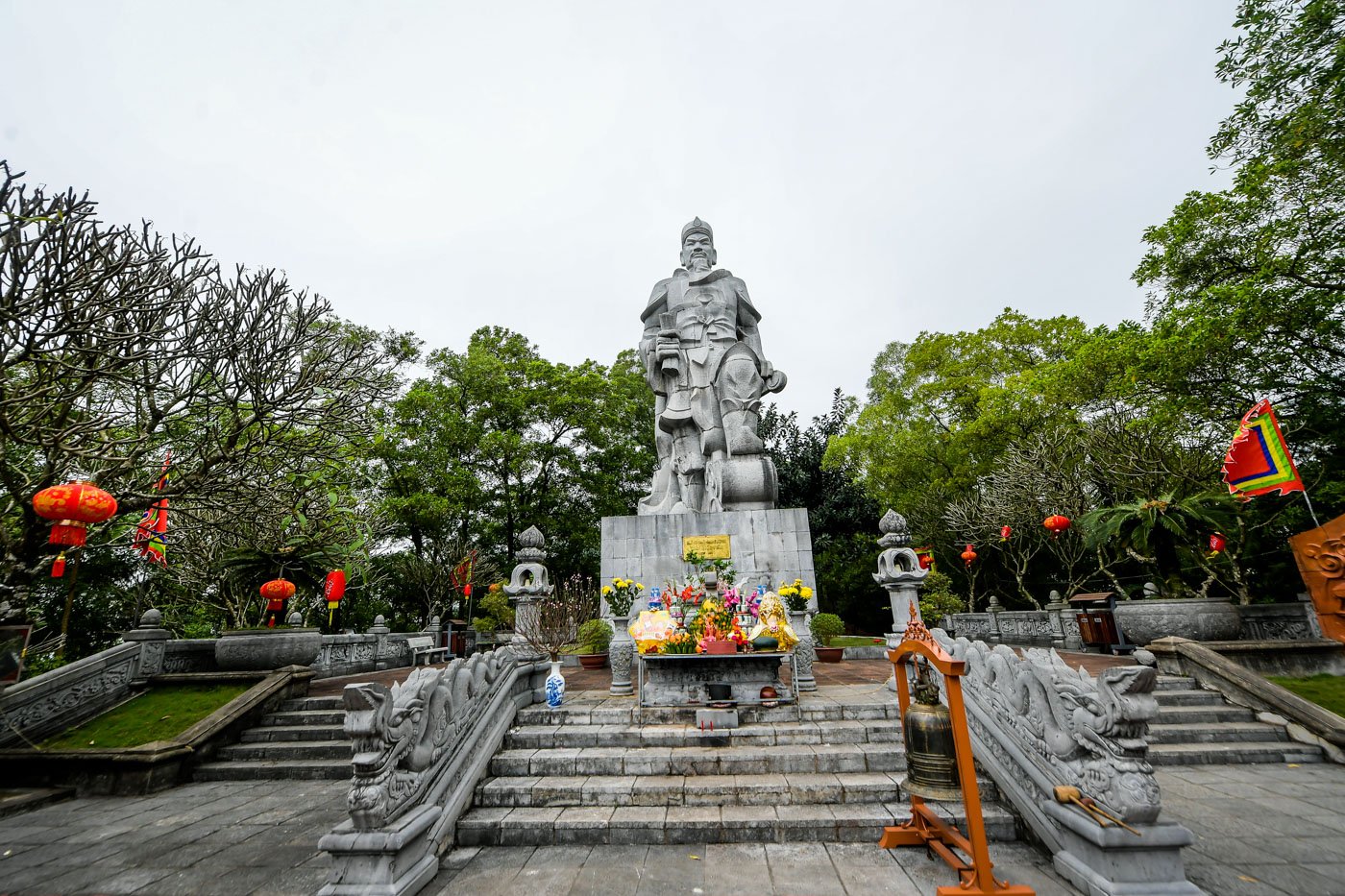 Dân sinh - Chiêm ngưỡng tượng Đức Thánh Trần trên núi cao nhất cả nước (Hình 4).