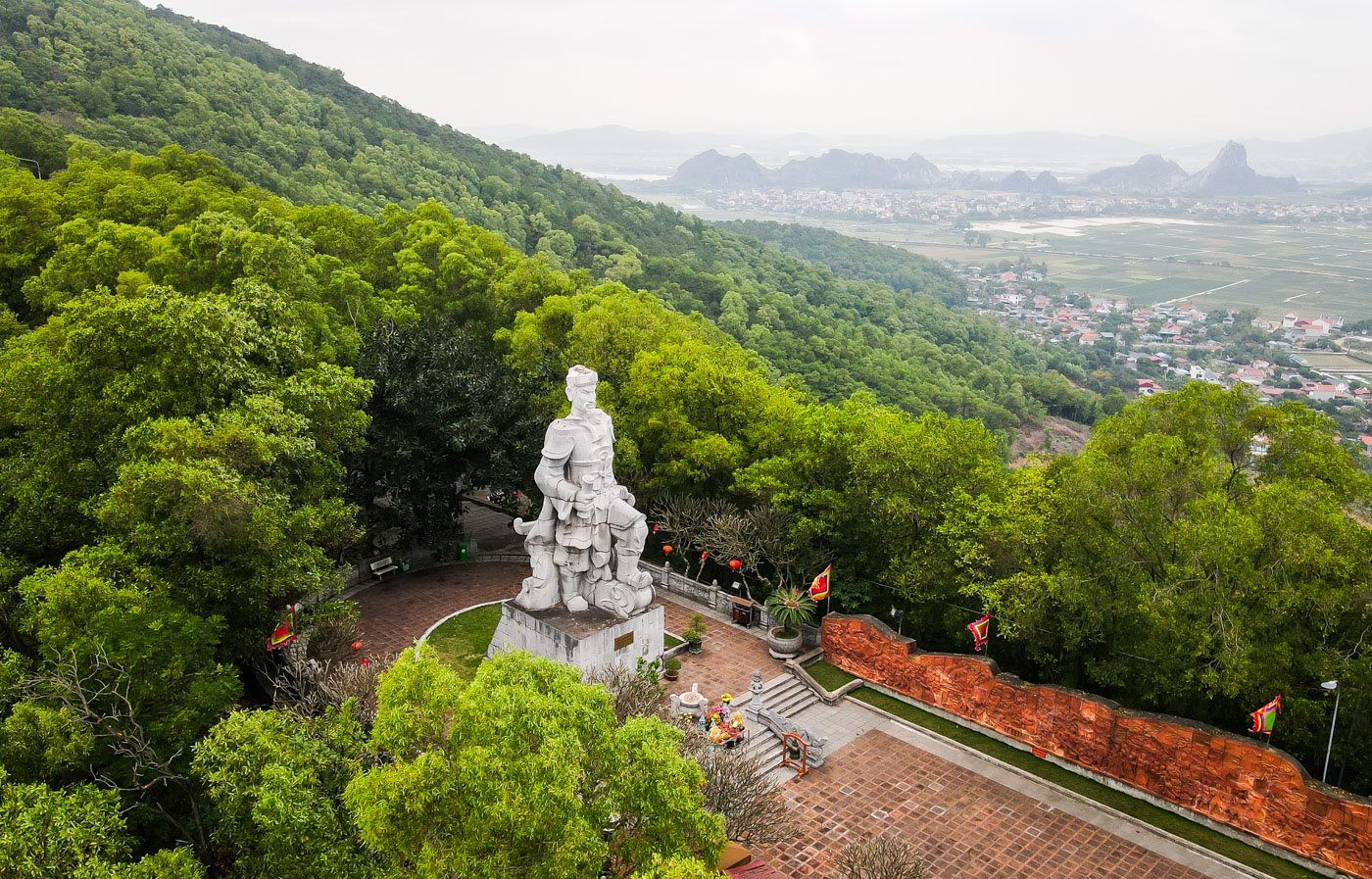 Dân sinh - Chiêm ngưỡng tượng Đức Thánh Trần trên núi cao nhất cả nước (Hình 3).