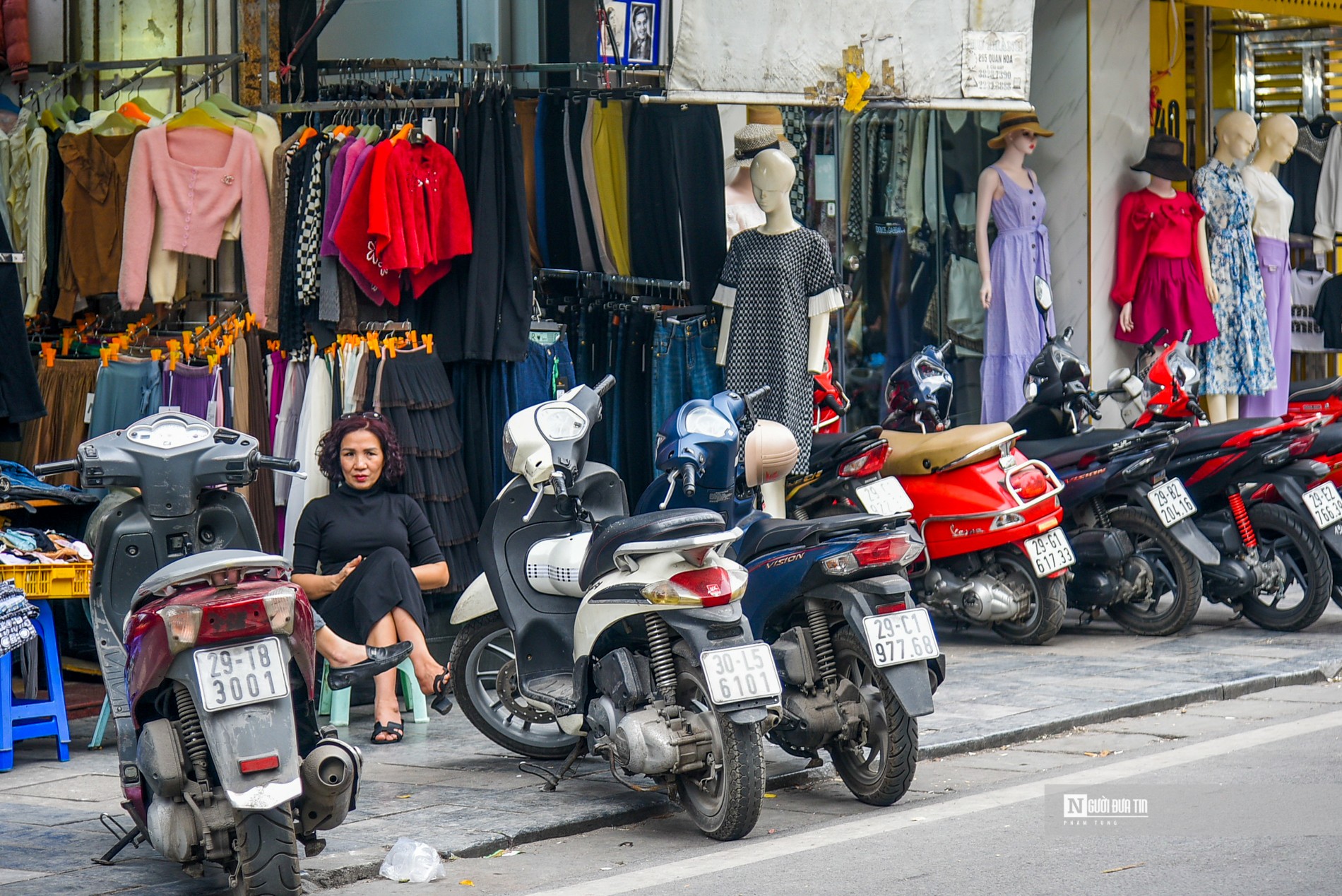 Dân sinh - Muôn kiểu lấn chiếm vỉa hè ở Hà Nội (Hình 4).