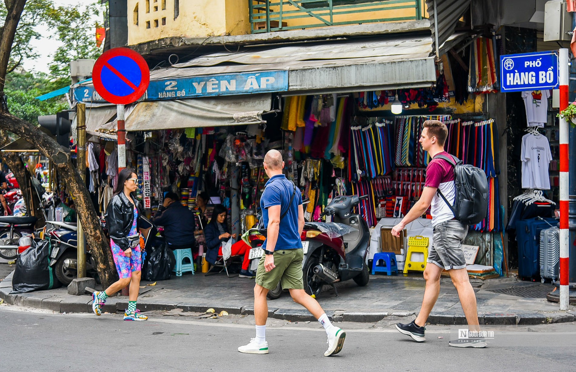 Dân sinh - Muôn kiểu lấn chiếm vỉa hè ở Hà Nội