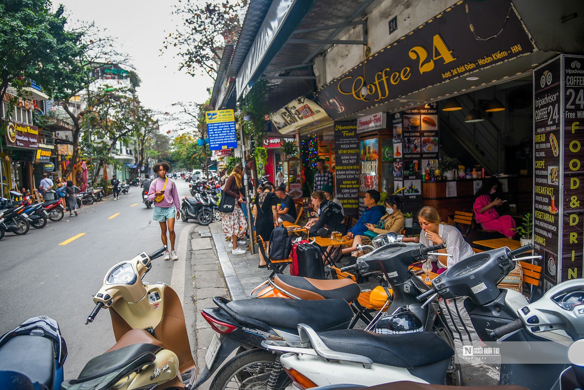 Dân sinh - Muôn kiểu lấn chiếm vỉa hè ở Hà Nội (Hình 5).