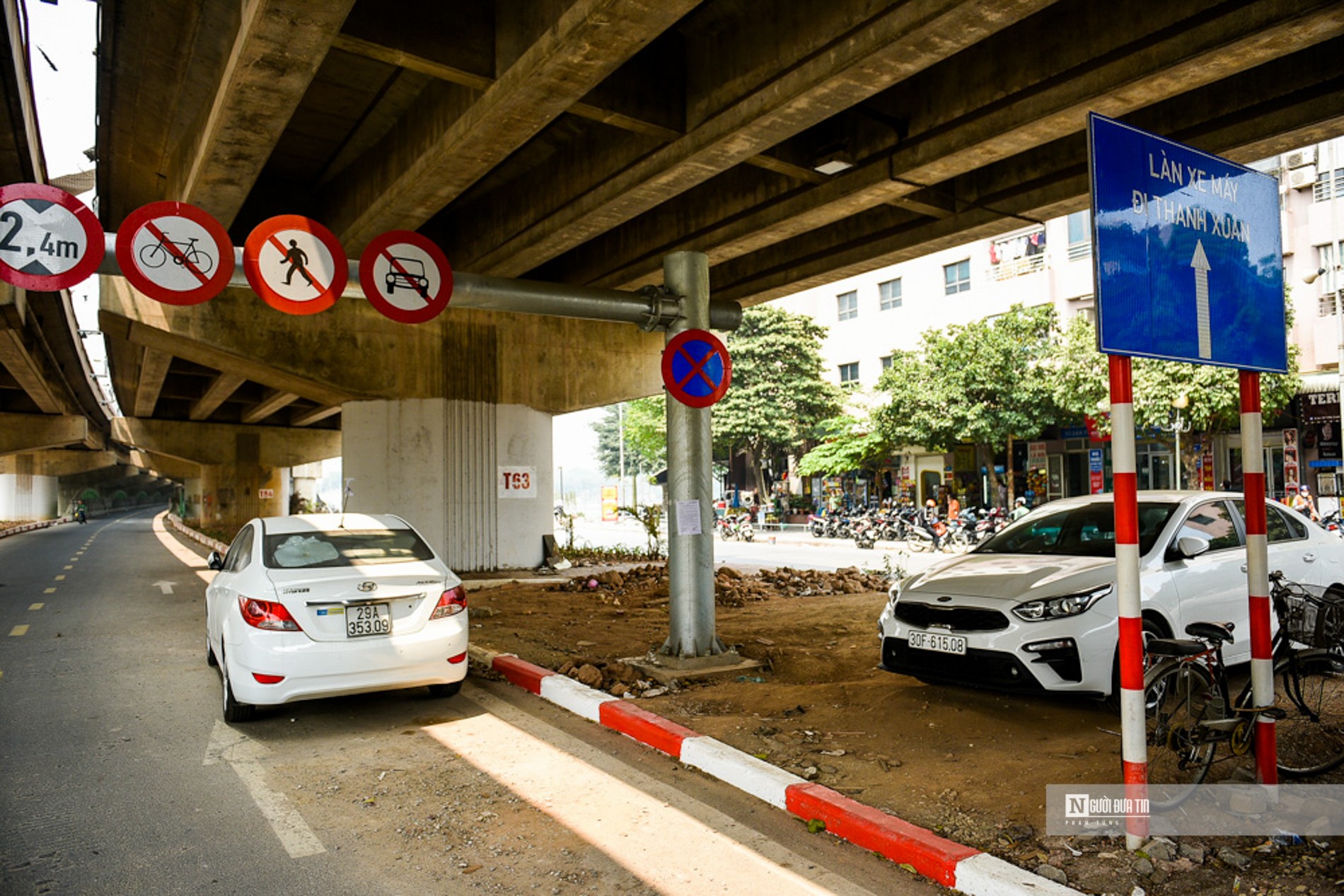 Dân sinh - Hà Nội: Cầu vòm thép 65 tỷ đồng vắng xe qua lại, thành nơi đỗ ô tô (Hình 7).