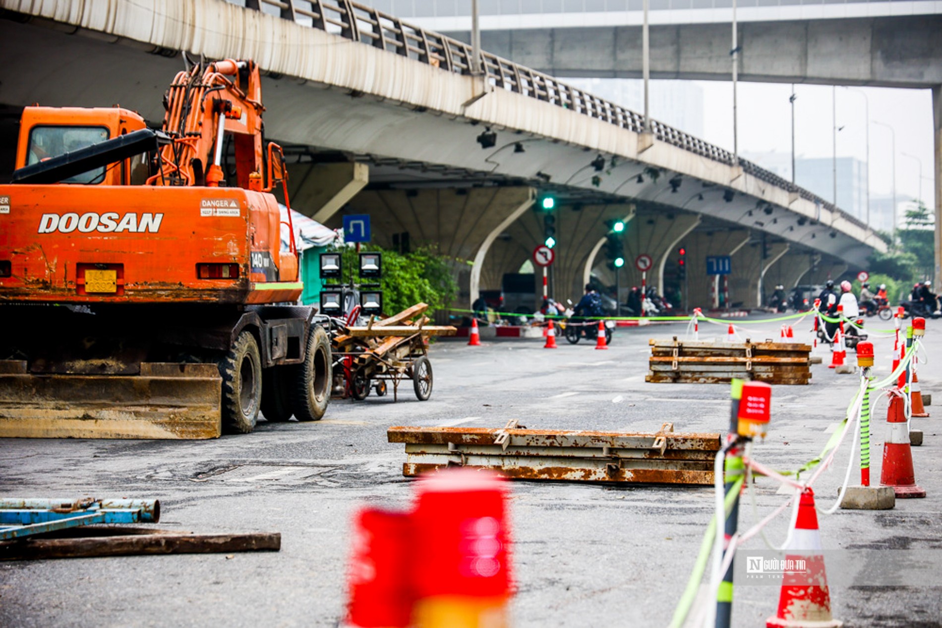 Dân sinh - Rào chắn thi công 2 cầu vượt thép 340 tỷ đồng ở Hà Nội (Hình 2).