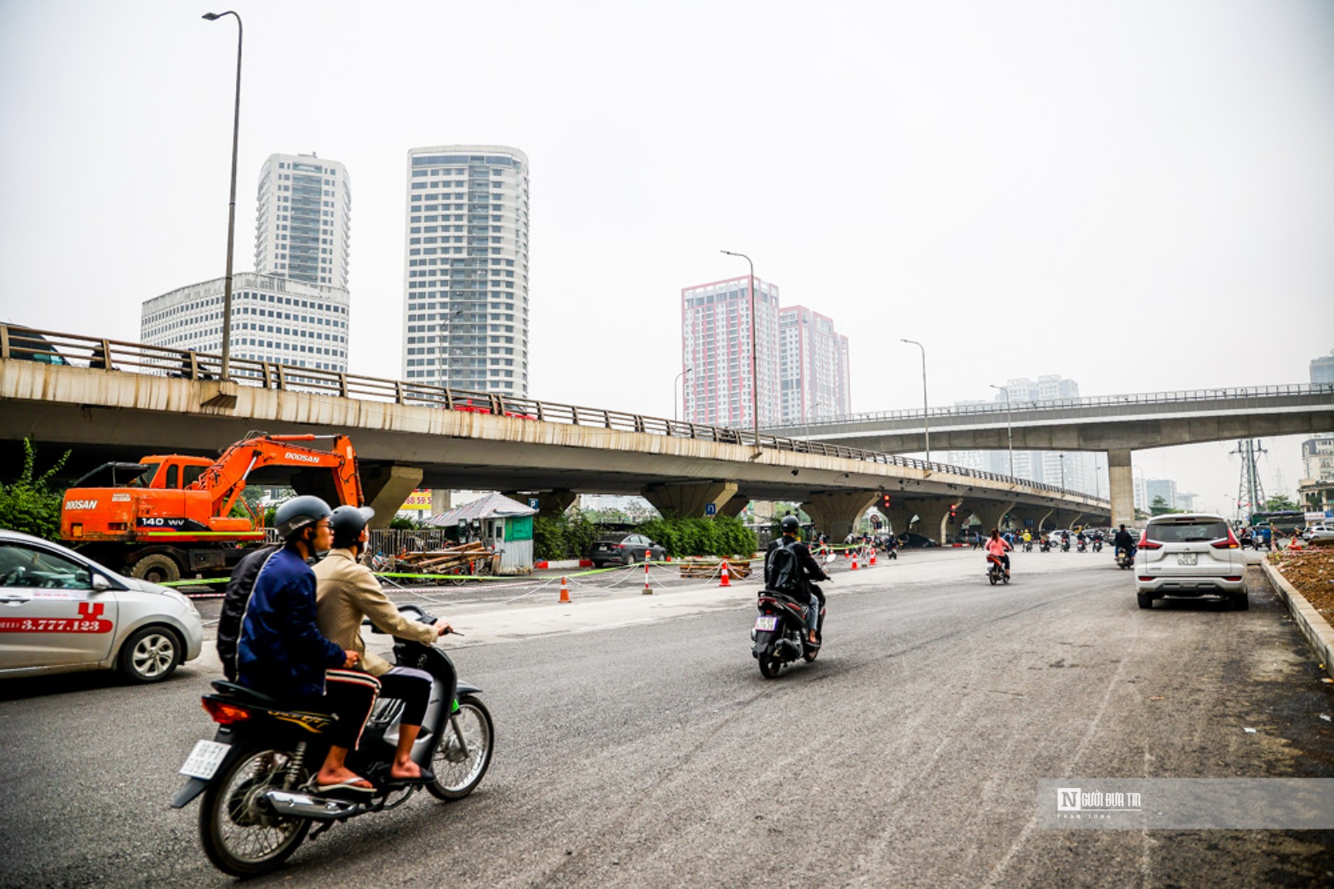 Dân sinh - Rào chắn thi công 2 cầu vượt thép 340 tỷ đồng ở Hà Nội