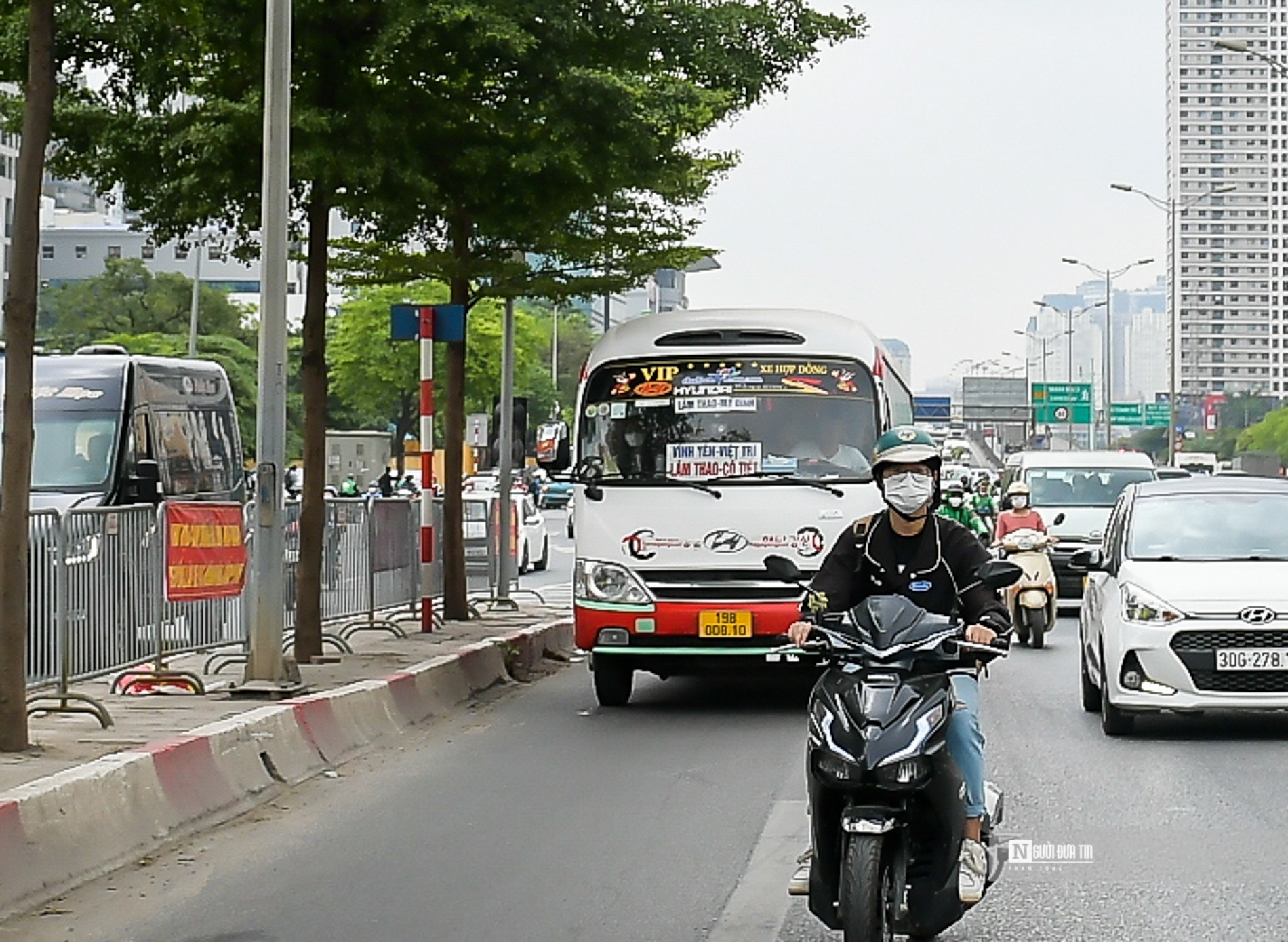 Dân sinh - Xe “rùa bò” đón khách, cửa ngõ Thủ đô ùn dài dịp nghỉ lễ 30/4 - 1/5 (Hình 10).