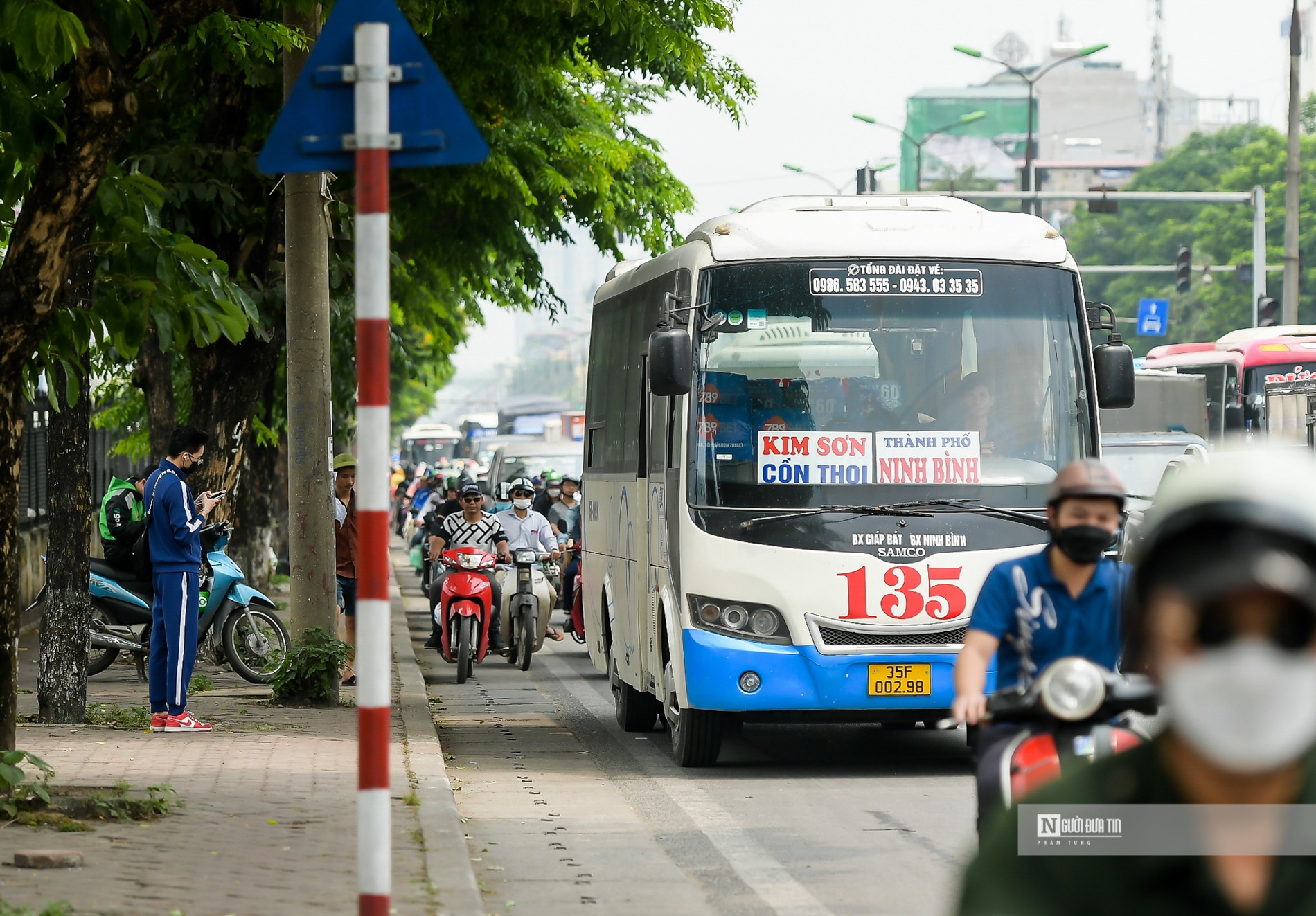 Dân sinh - Xe “rùa bò” đón khách, cửa ngõ Thủ đô ùn dài dịp nghỉ lễ 30/4 - 1/5 (Hình 4).