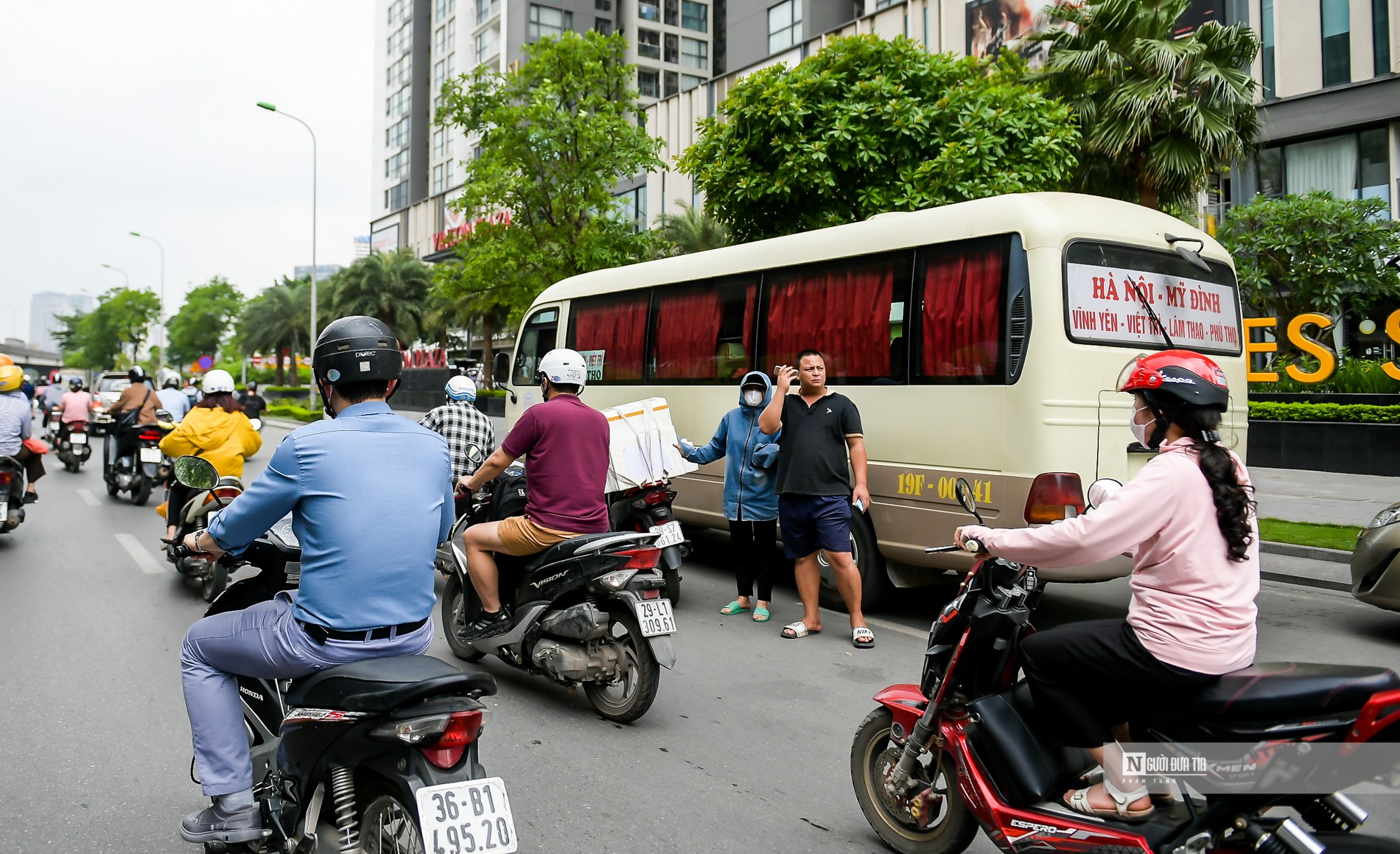 Dân sinh - Xe “rùa bò” đón khách, cửa ngõ Thủ đô ùn dài dịp nghỉ lễ 30/4 - 1/5 (Hình 9).