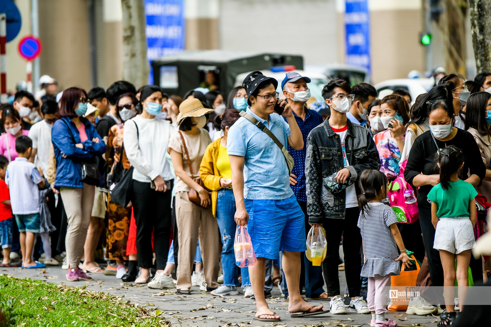 Dân sinh - Hà Nội: Người dân xếp hàng dài đi xe buýt 2 tầng miễn phí (Hình 6).