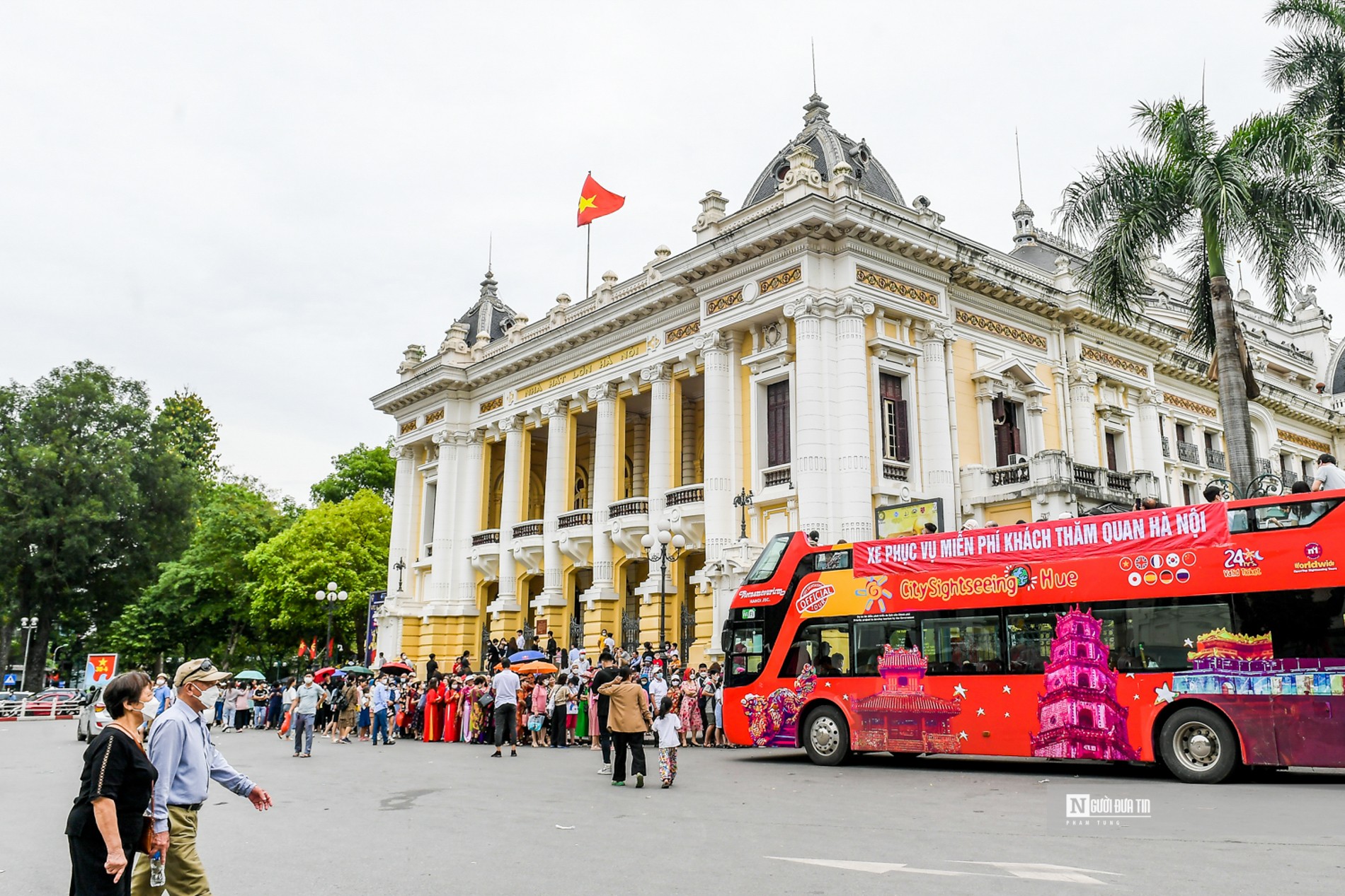 Dân sinh - Hà Nội: Người dân xếp hàng dài đi xe buýt 2 tầng miễn phí (Hình 11).