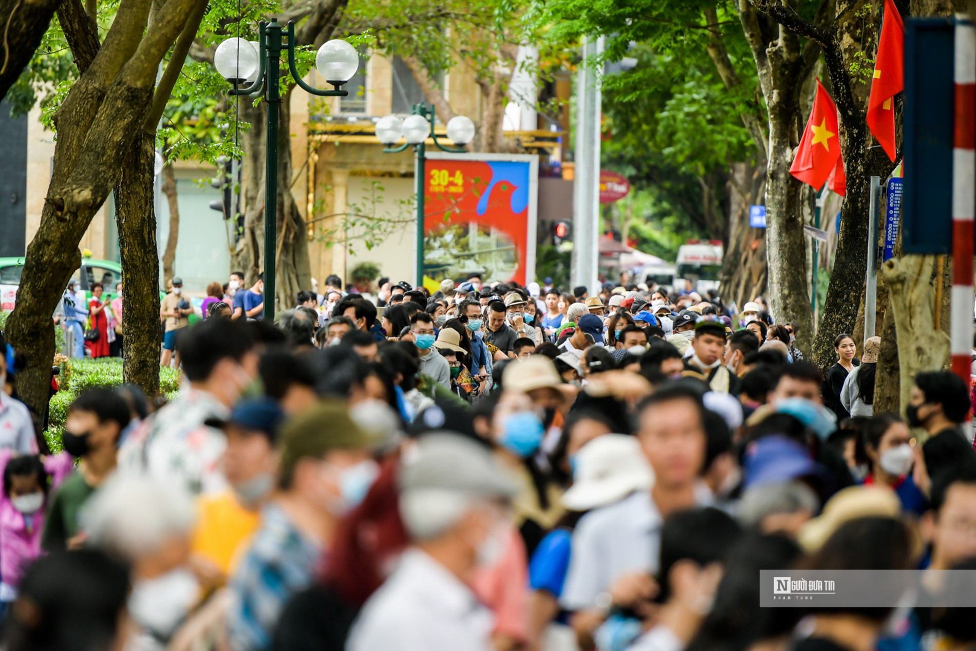 Dân sinh - Hà Nội: Người dân xếp hàng dài đi xe buýt 2 tầng miễn phí (Hình 2).