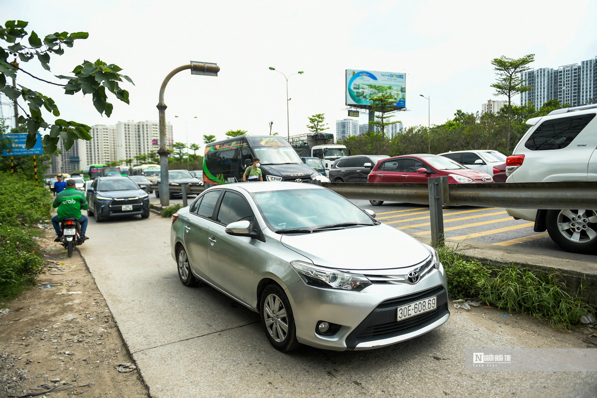 Dân sinh - Người dân đổ về Hà Nội sớm, cao tốc Pháp Vân – Cầu Giẽ tắc dài (Hình 6).