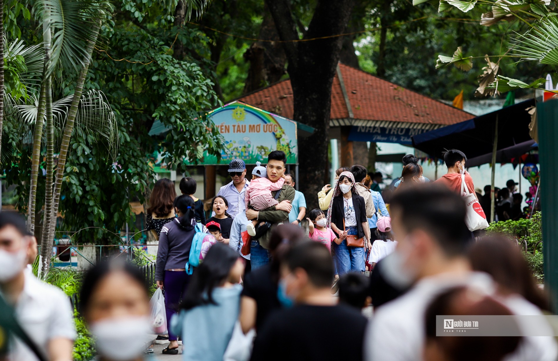 Dân sinh - Dòng người chen chân đi chơi vườn thú dịp nghỉ lễ 30/4 – 1/5 (Hình 2).