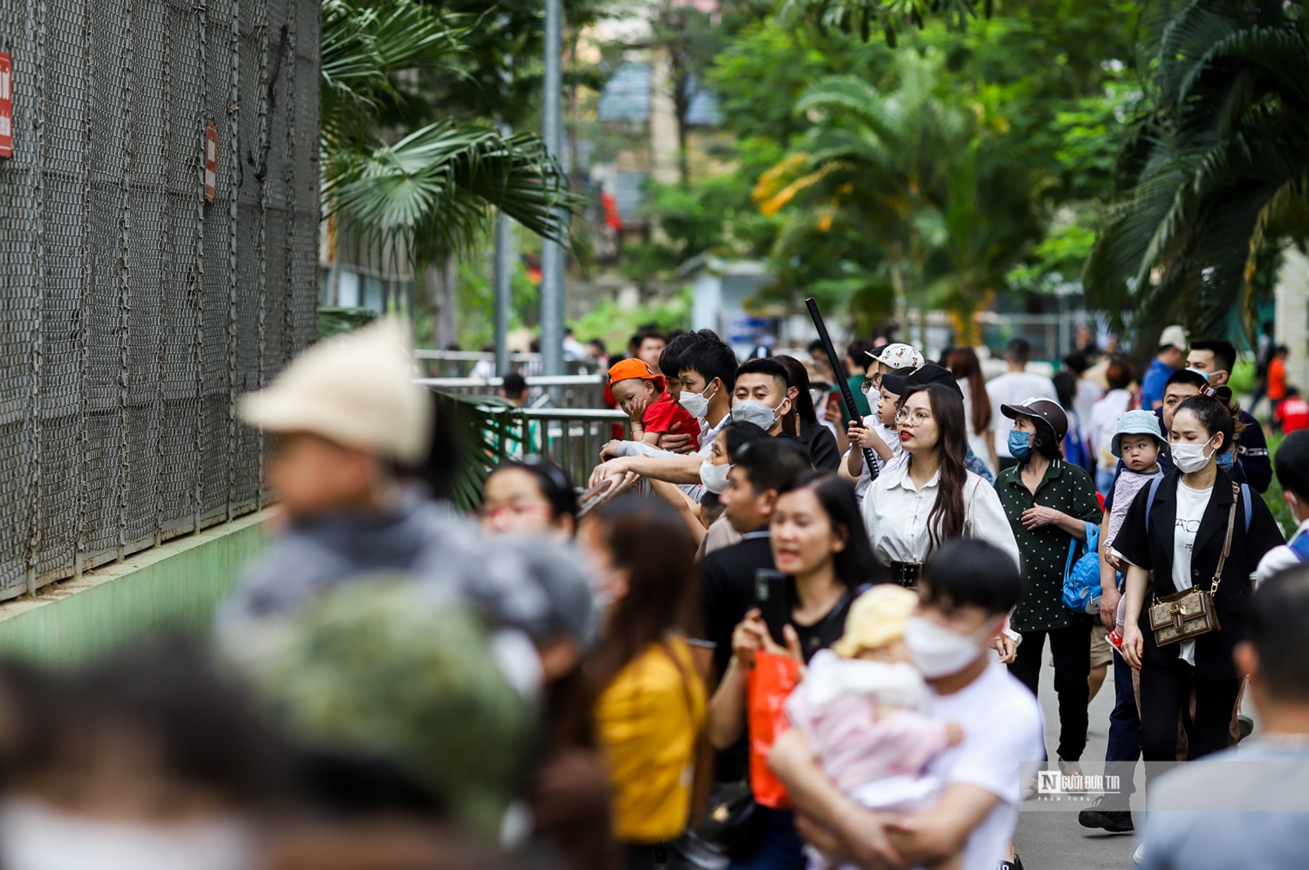 Dân sinh - Dòng người chen chân đi chơi vườn thú dịp nghỉ lễ 30/4 – 1/5 (Hình 3).