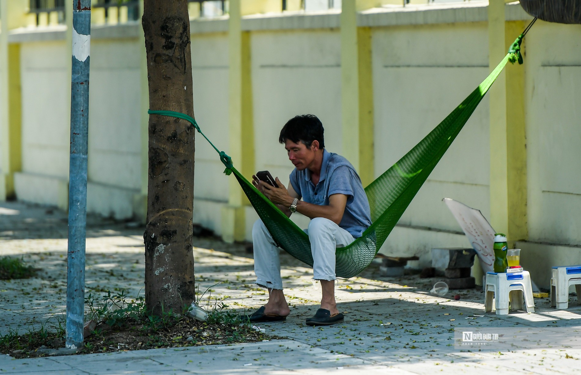 Dân sinh - Người lao động chật vật mưu sinh dưới nắng nóng gay gắt (Hình 11).