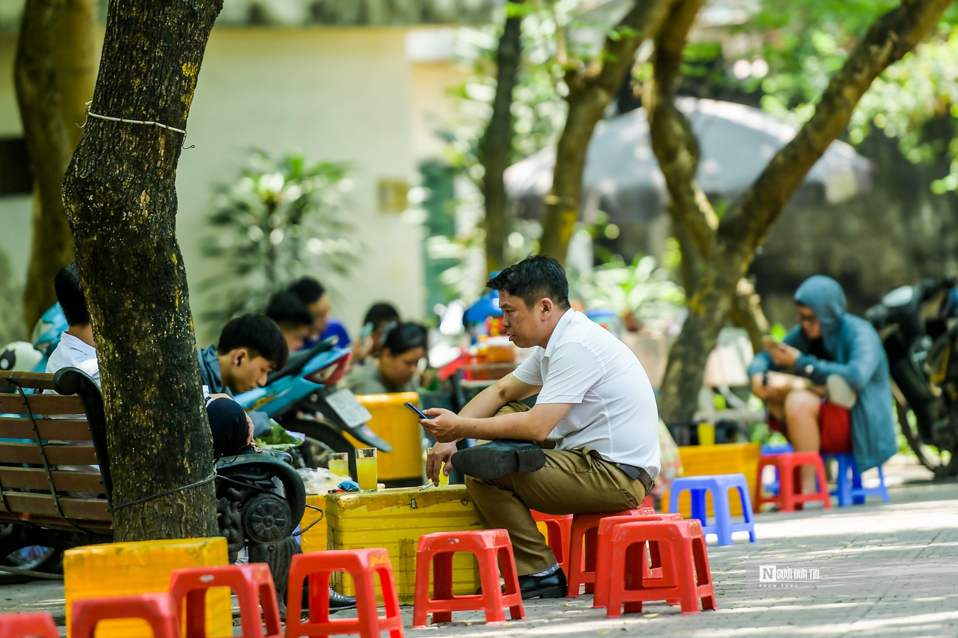 Dân sinh - Người lao động chật vật mưu sinh dưới nắng nóng gay gắt (Hình 10).